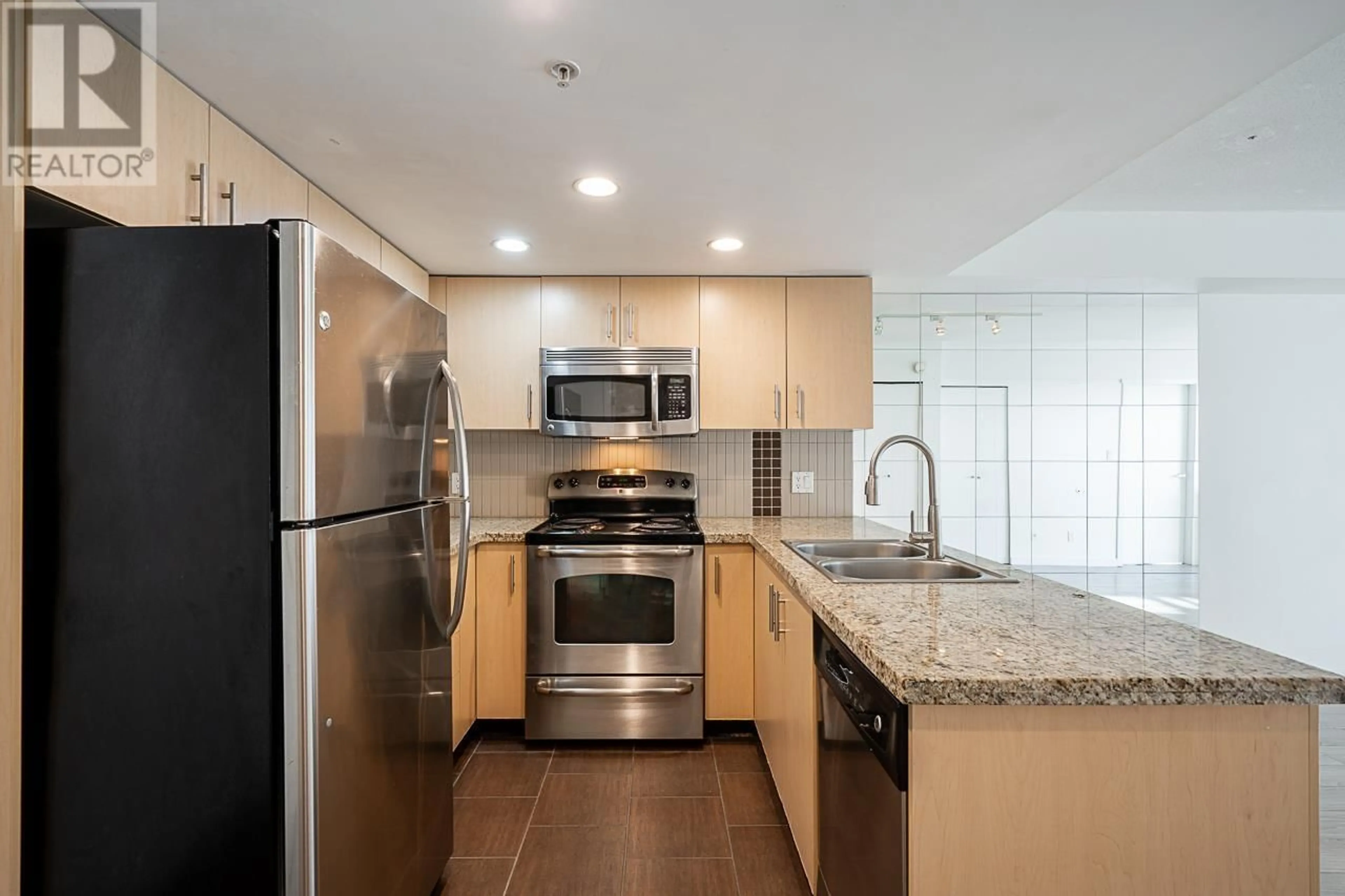 Standard kitchen, ceramic/tile floor for 409 200 KEARY STREET, New Westminster British Columbia V3L0A6