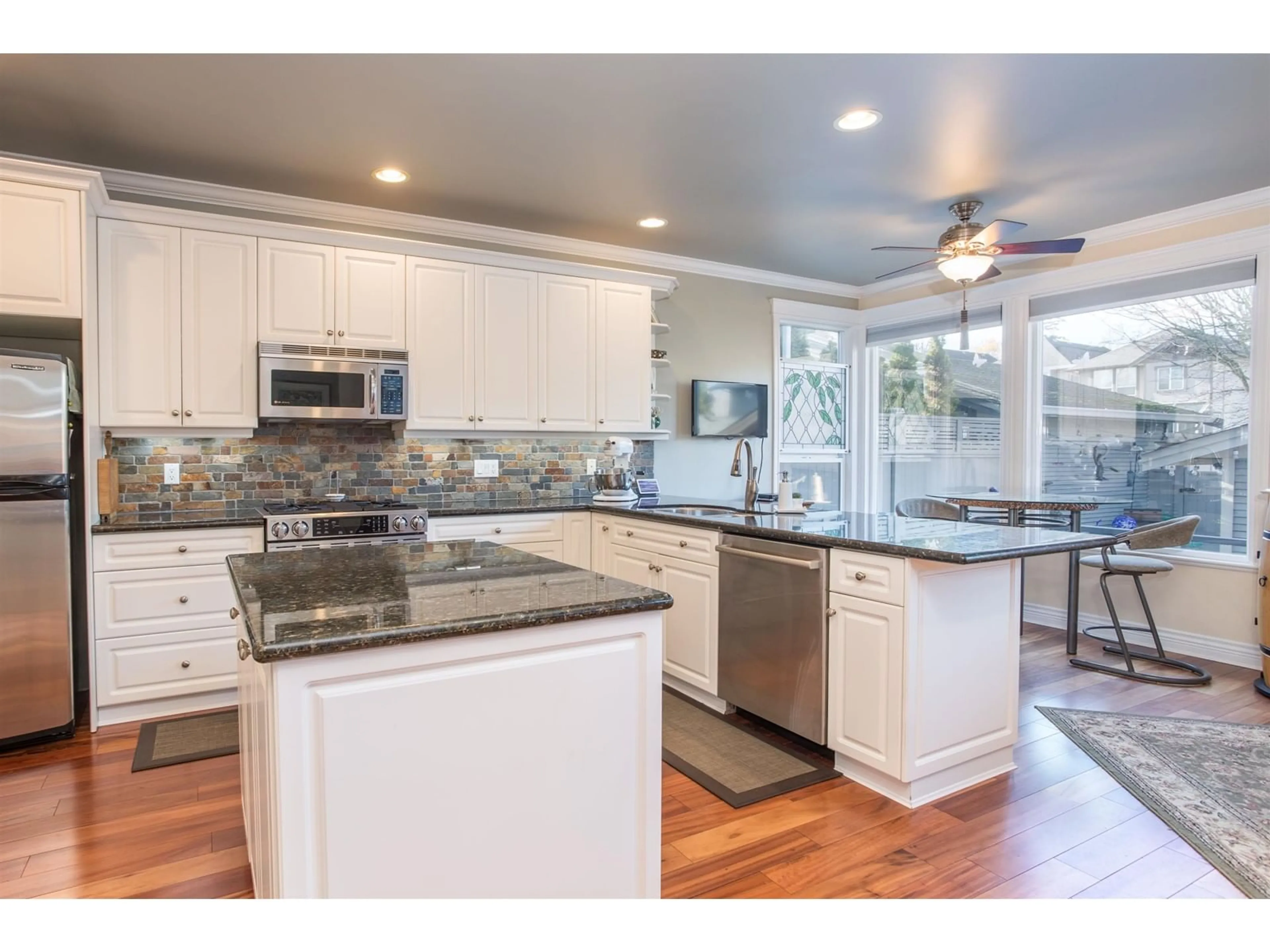 Open concept kitchen, unknown for 2931 152A STREET, Surrey British Columbia V4P3K4