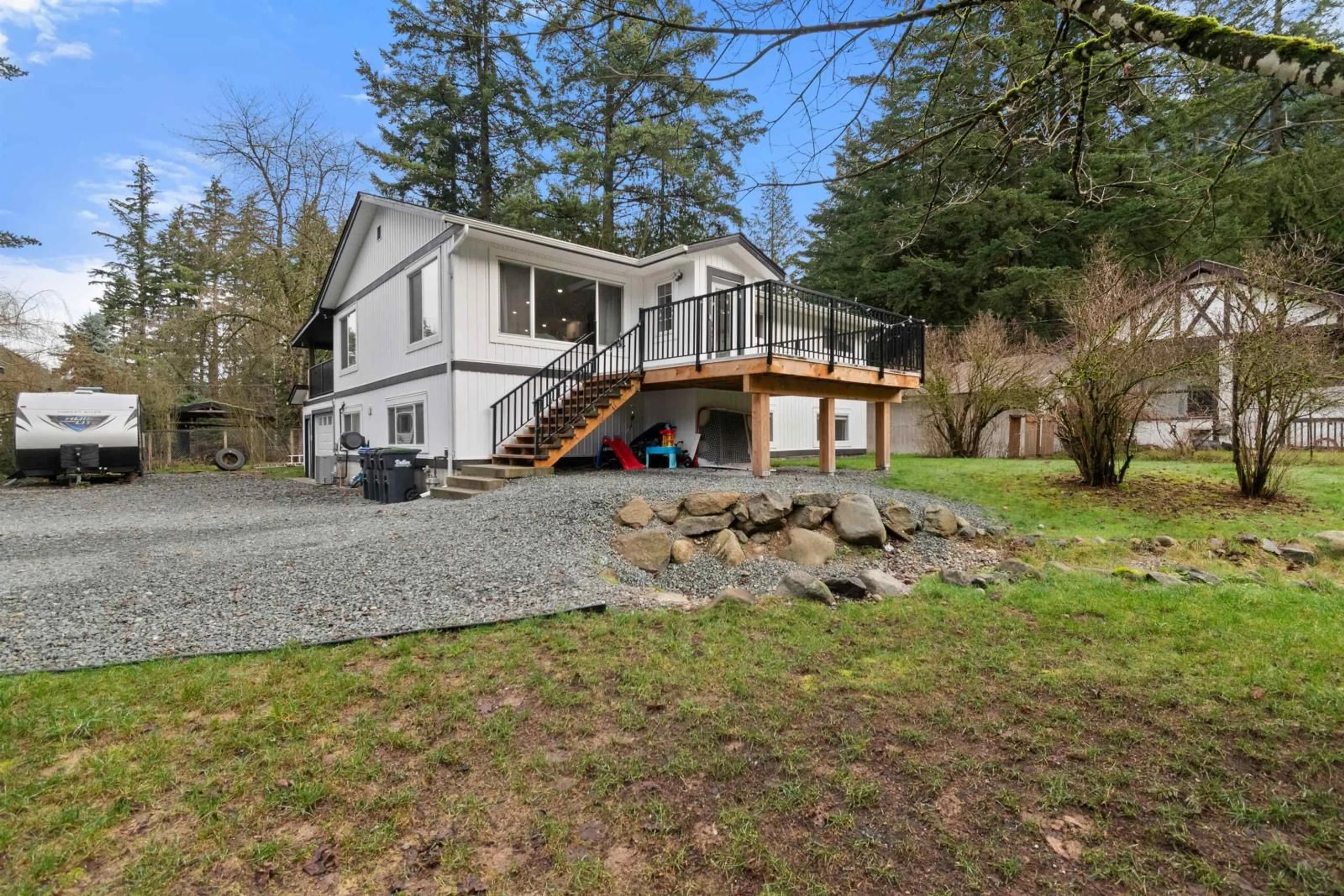 A pic from outside/outdoor area/front of a property/back of a property/a pic from drone, water/lake/river/ocean view for 63481 FLOOD HOPE ROAD|Hope, Hope British Columbia V0X1L2