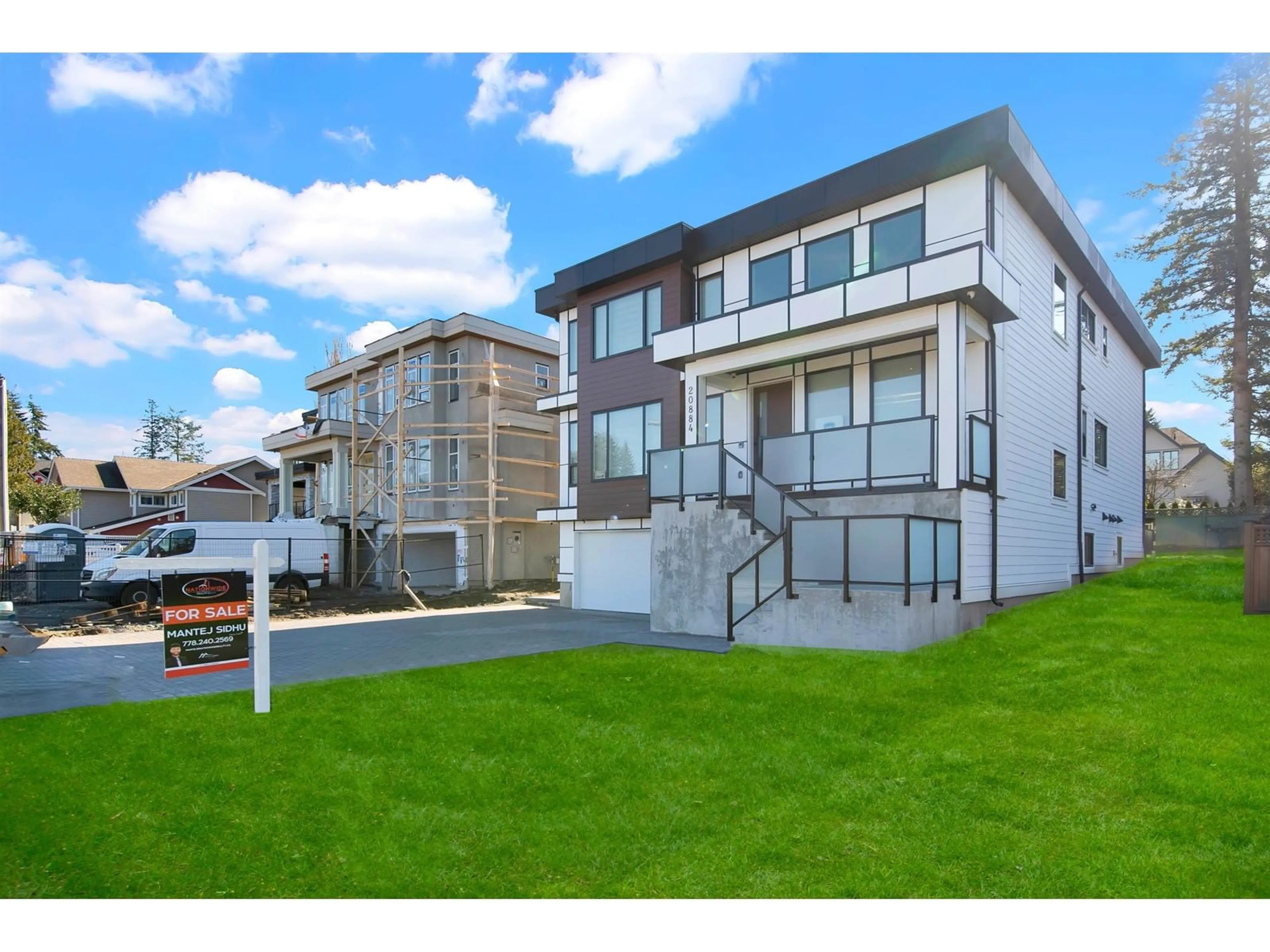 A pic from outside/outdoor area/front of a property/back of a property/a pic from drone, unknown for 20884 48, Langley British Columbia V3A3L9