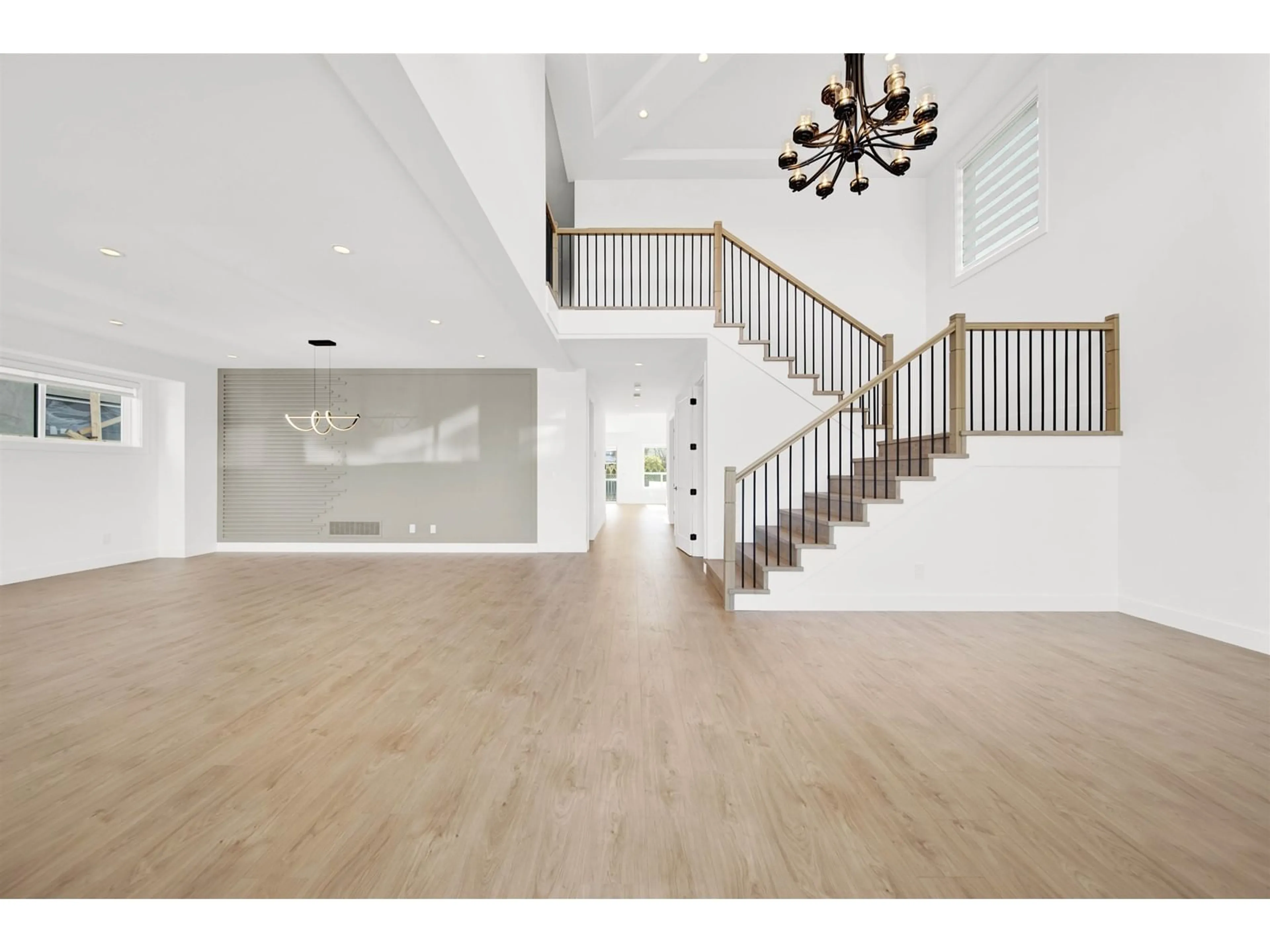 Indoor foyer for 20884 48, Langley British Columbia V3A3L9