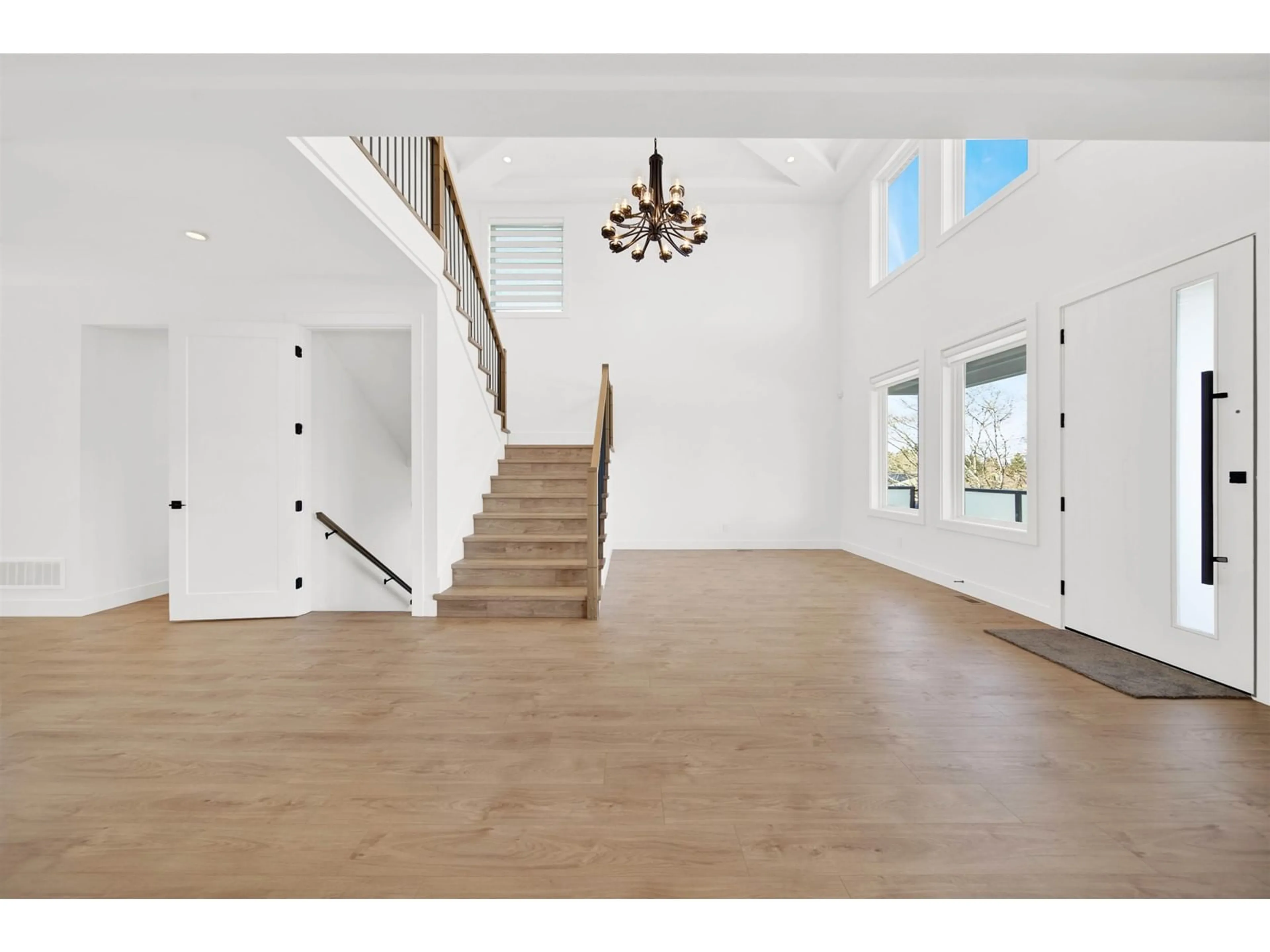 Indoor foyer for 20884 48, Langley British Columbia V3A3L9