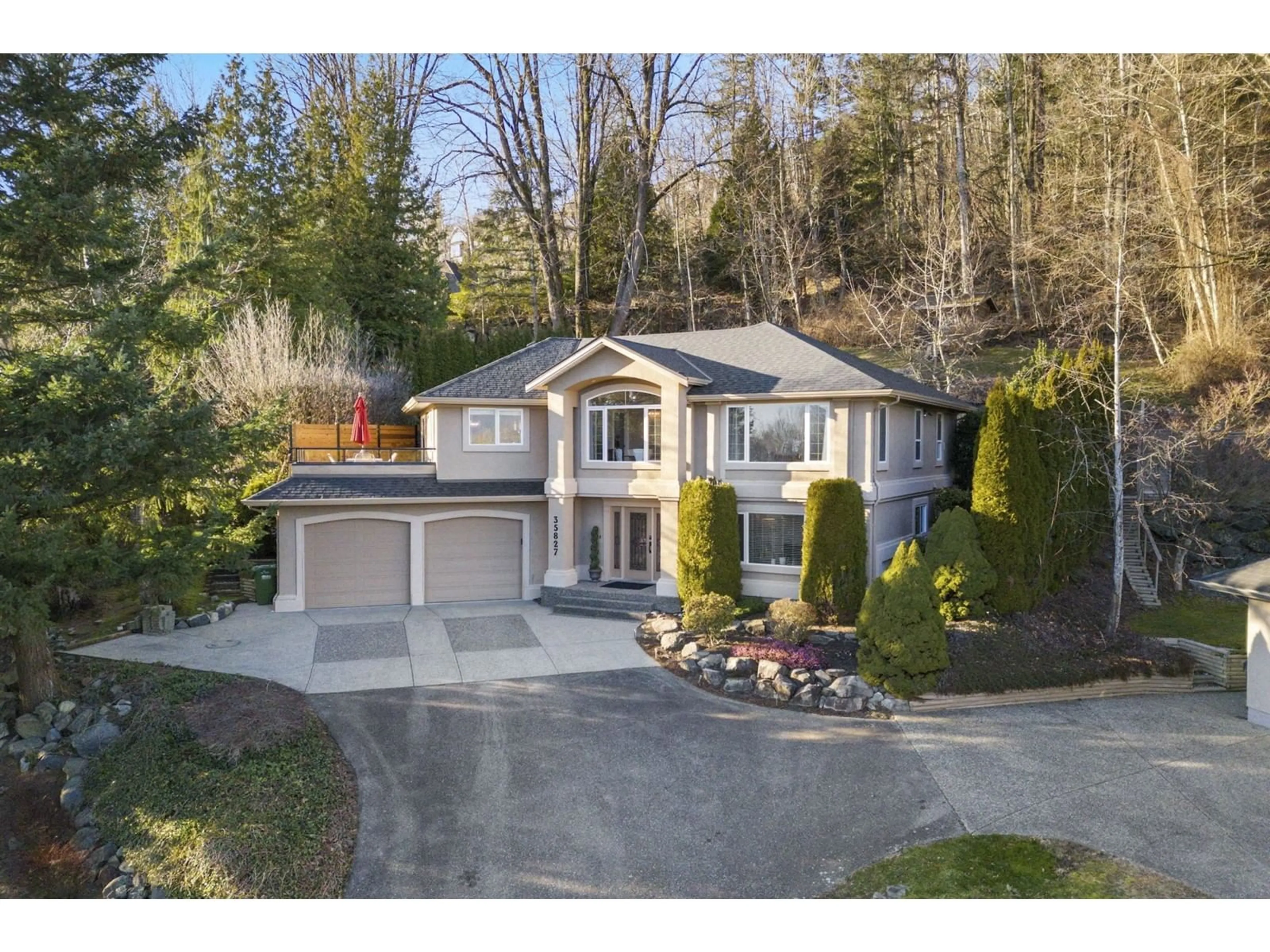 A pic from outside/outdoor area/front of a property/back of a property/a pic from drone, street for 35827 GRAYSTONE DRIVE, Abbotsford British Columbia V3G1K7