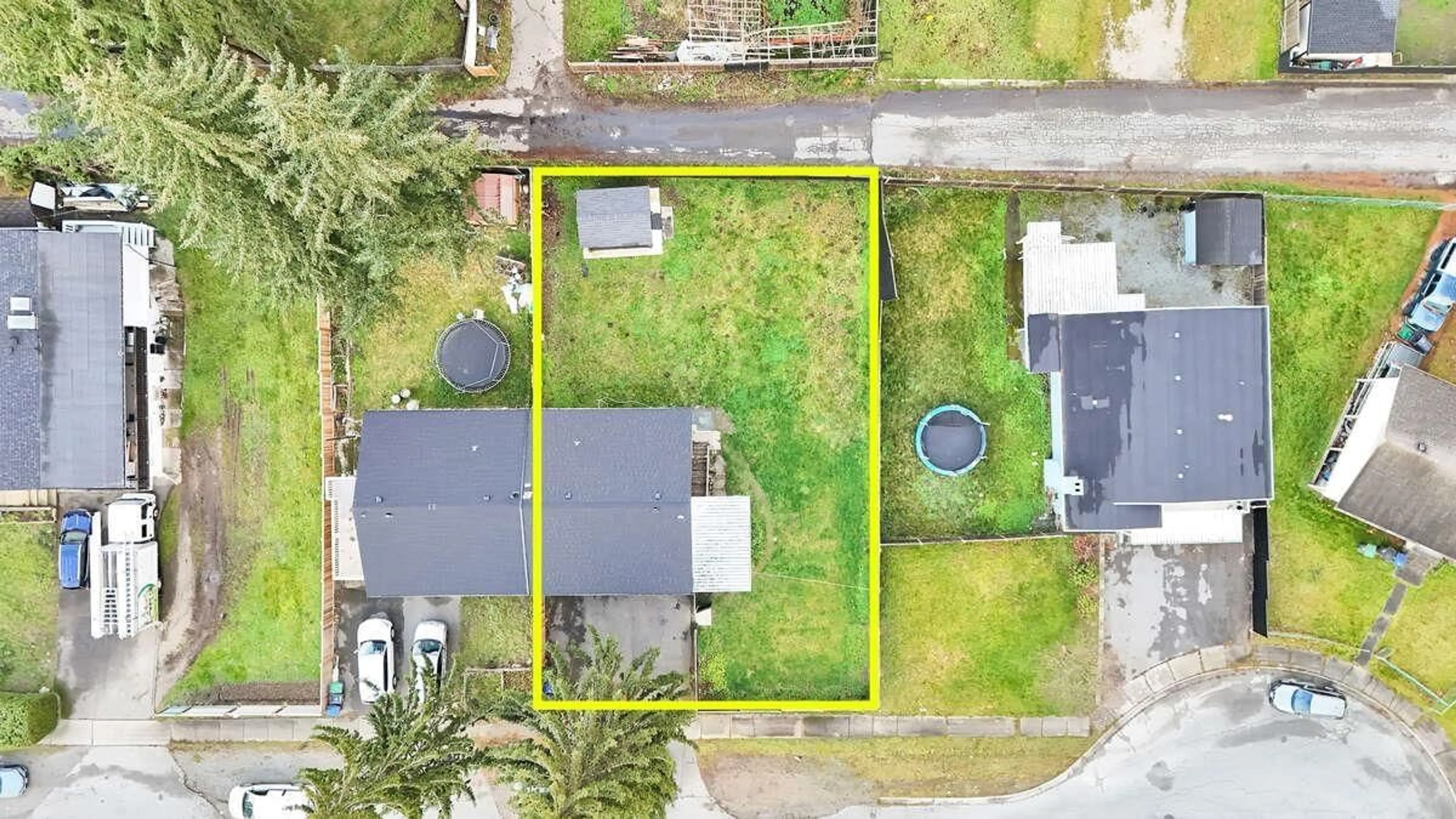 A pic from outside/outdoor area/front of a property/back of a property/a pic from drone, street for 9974 127B STREET, Surrey British Columbia V3V6T1