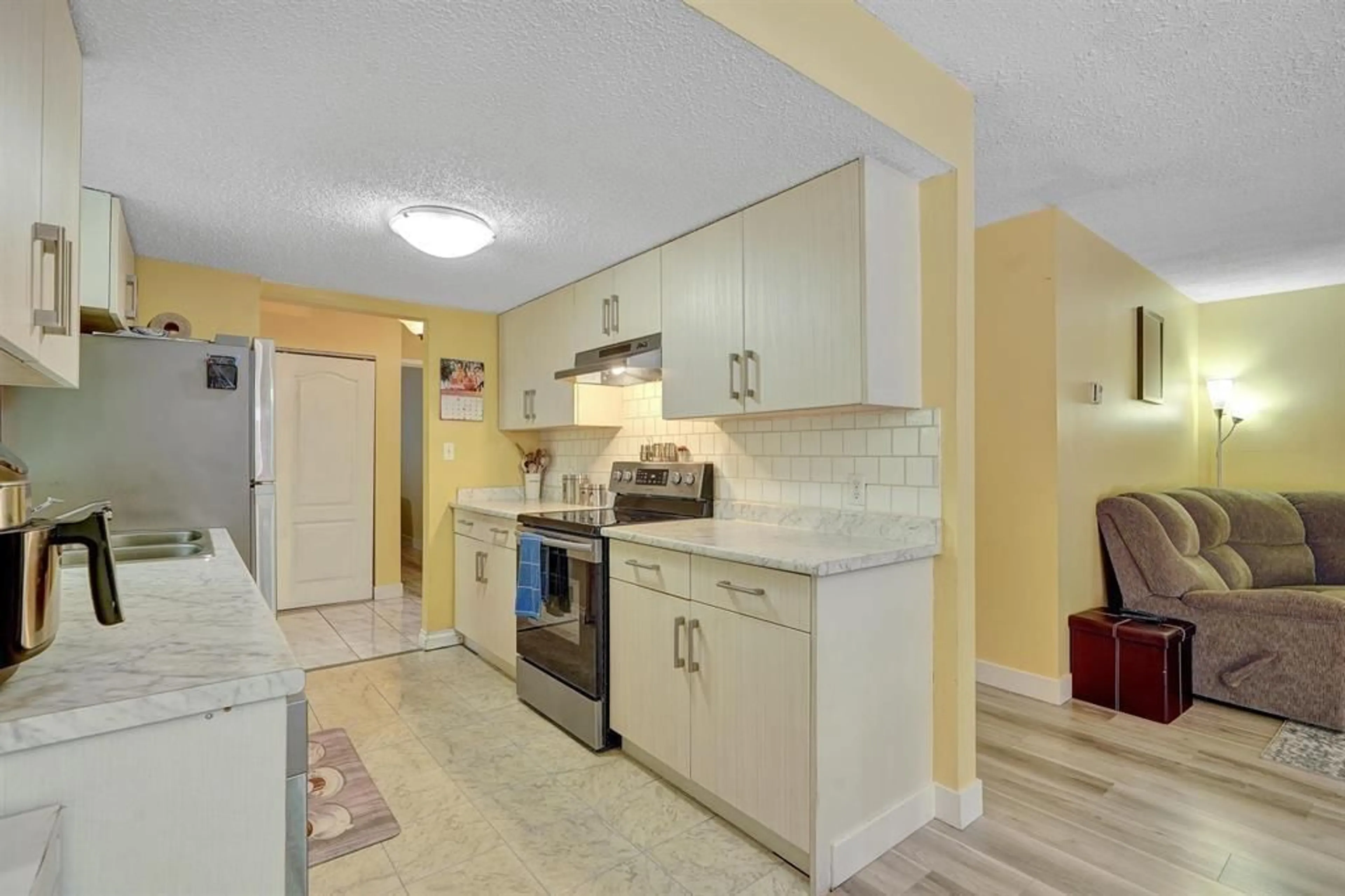 Standard kitchen, ceramic/tile floor for 104 13275 70B AVENUE, Surrey British Columbia V3W7Z2