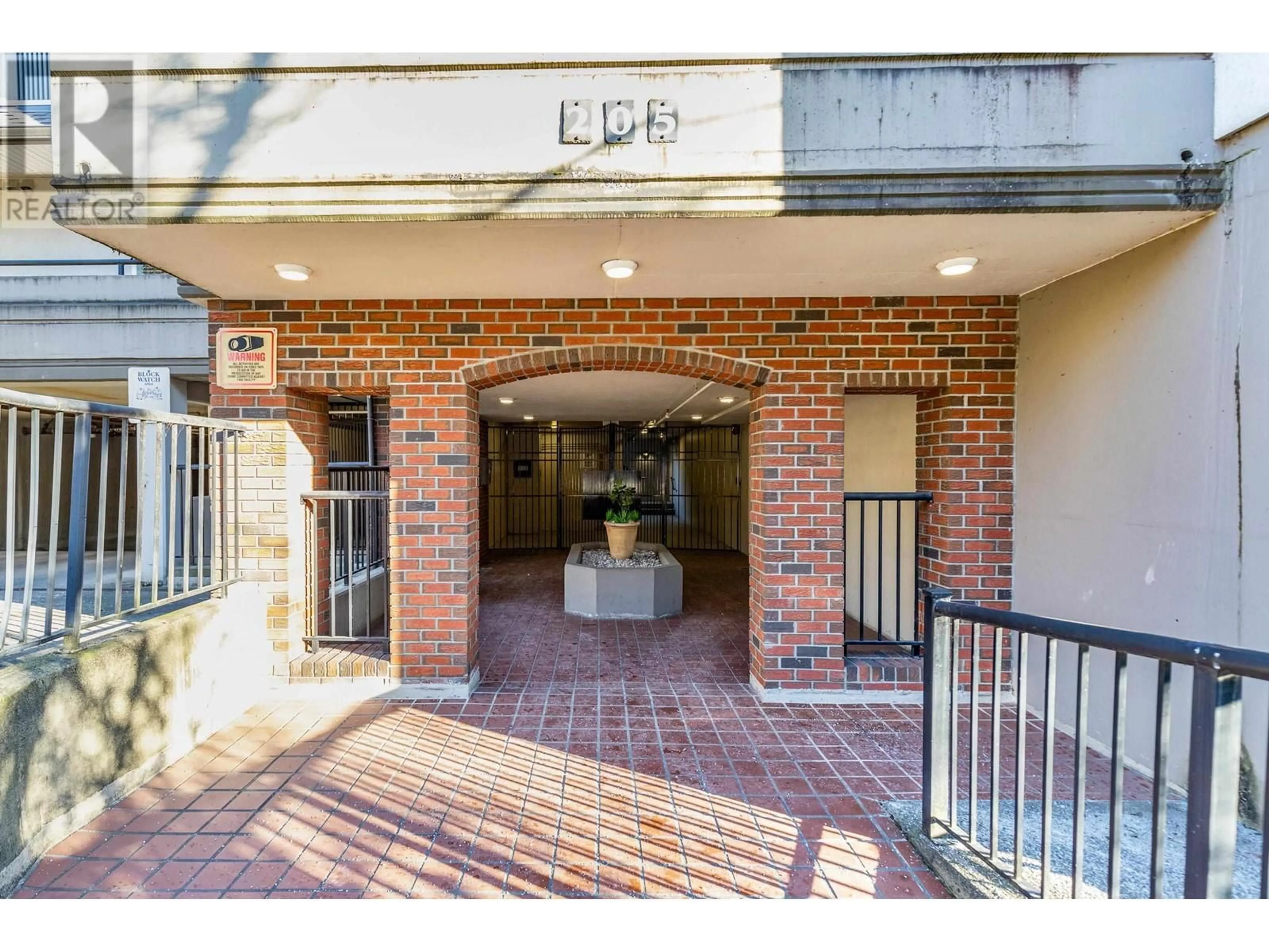 Indoor foyer for 13 205 LEBLEU STREET, Coquitlam British Columbia V3K6Z5