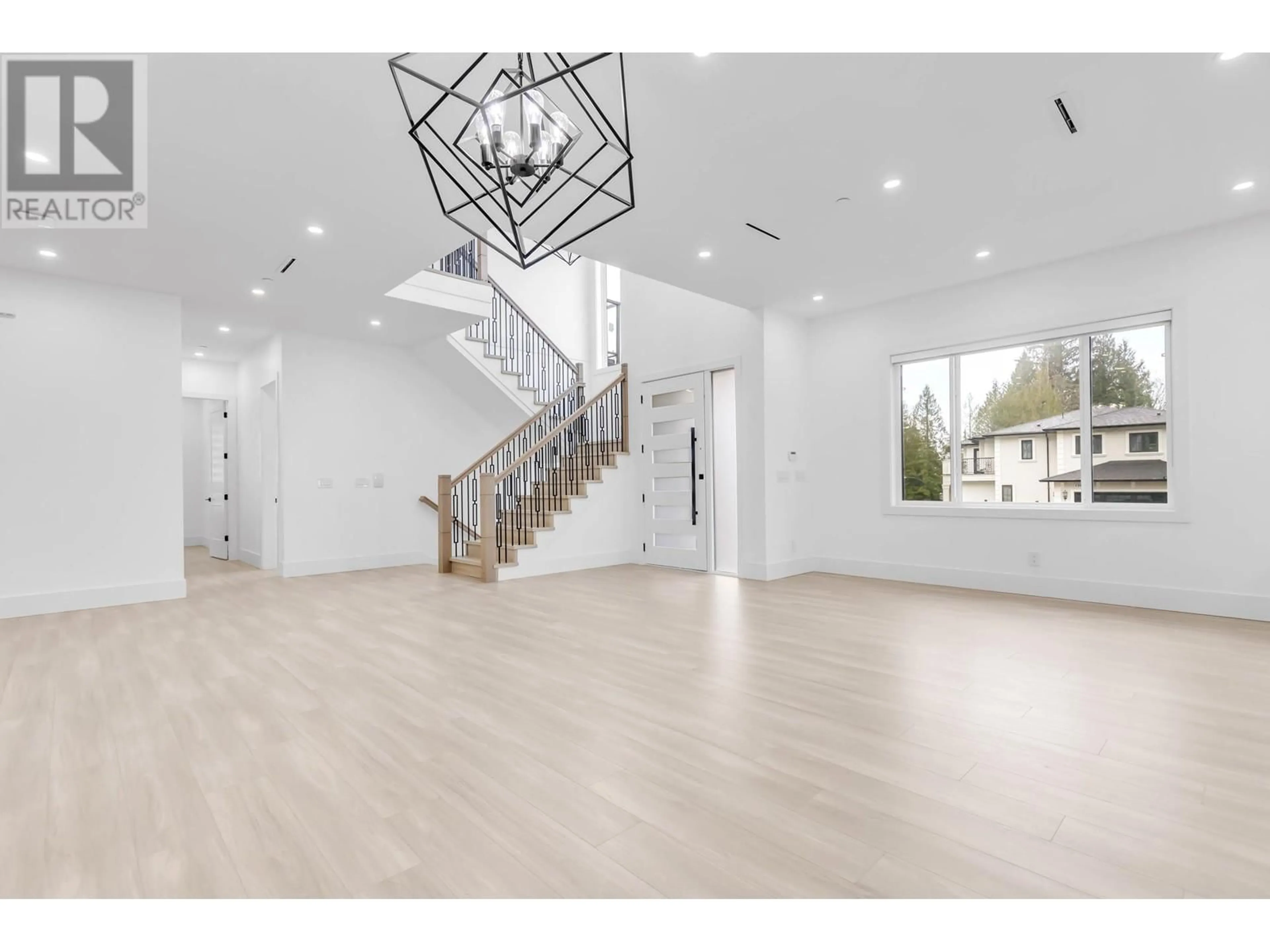 Indoor foyer for 13162 236B STREET, Maple Ridge British Columbia V4R0J1