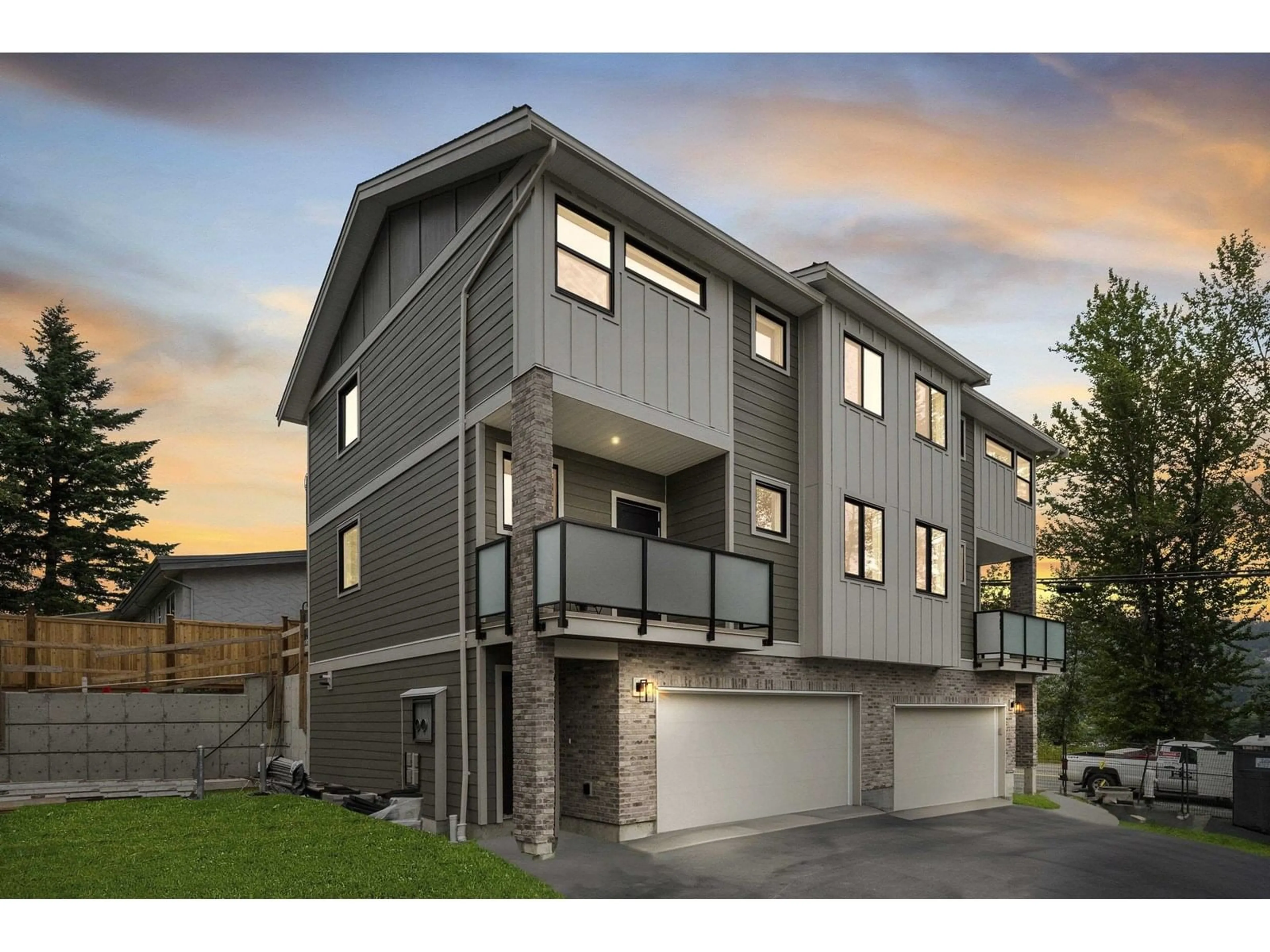 Home with vinyl exterior material, street for 2473 BECK, Abbotsford British Columbia V2S4S3