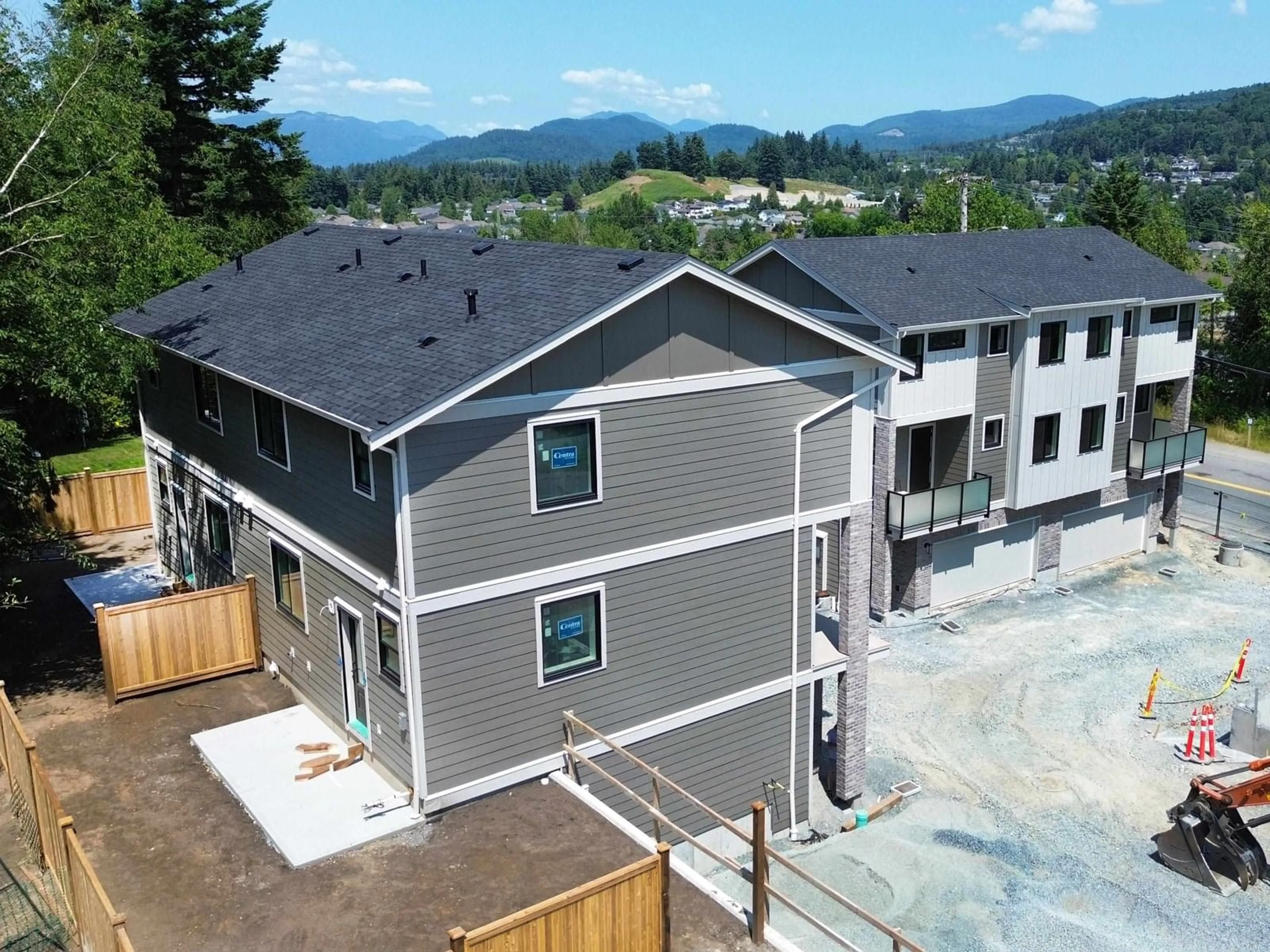 A pic from outside/outdoor area/front of a property/back of a property/a pic from drone, mountain view for 2473 BECK, Abbotsford British Columbia V2S4S3