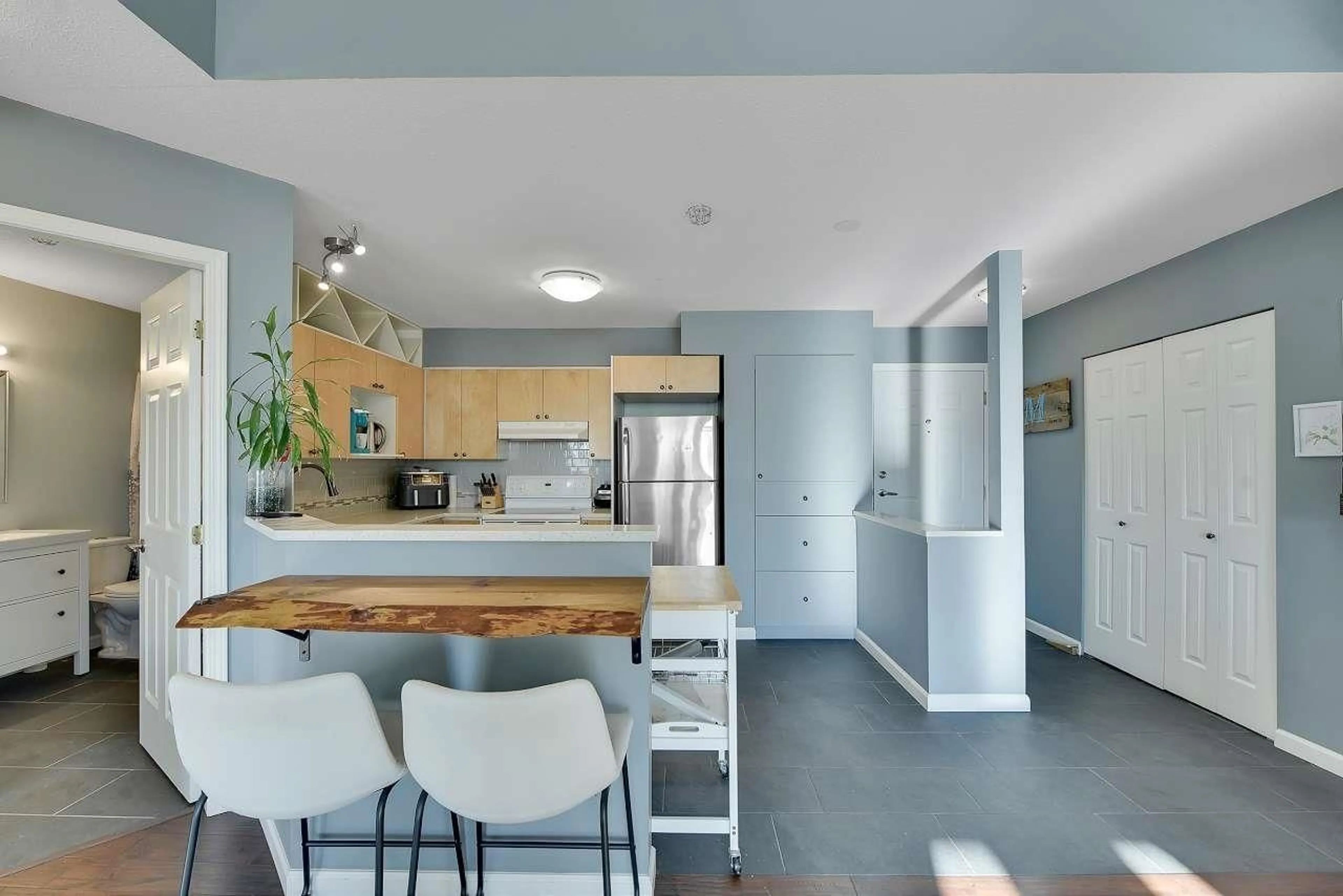 Open concept kitchen, unknown for 312 - 33599 2ND, Mission British Columbia V2V6J3