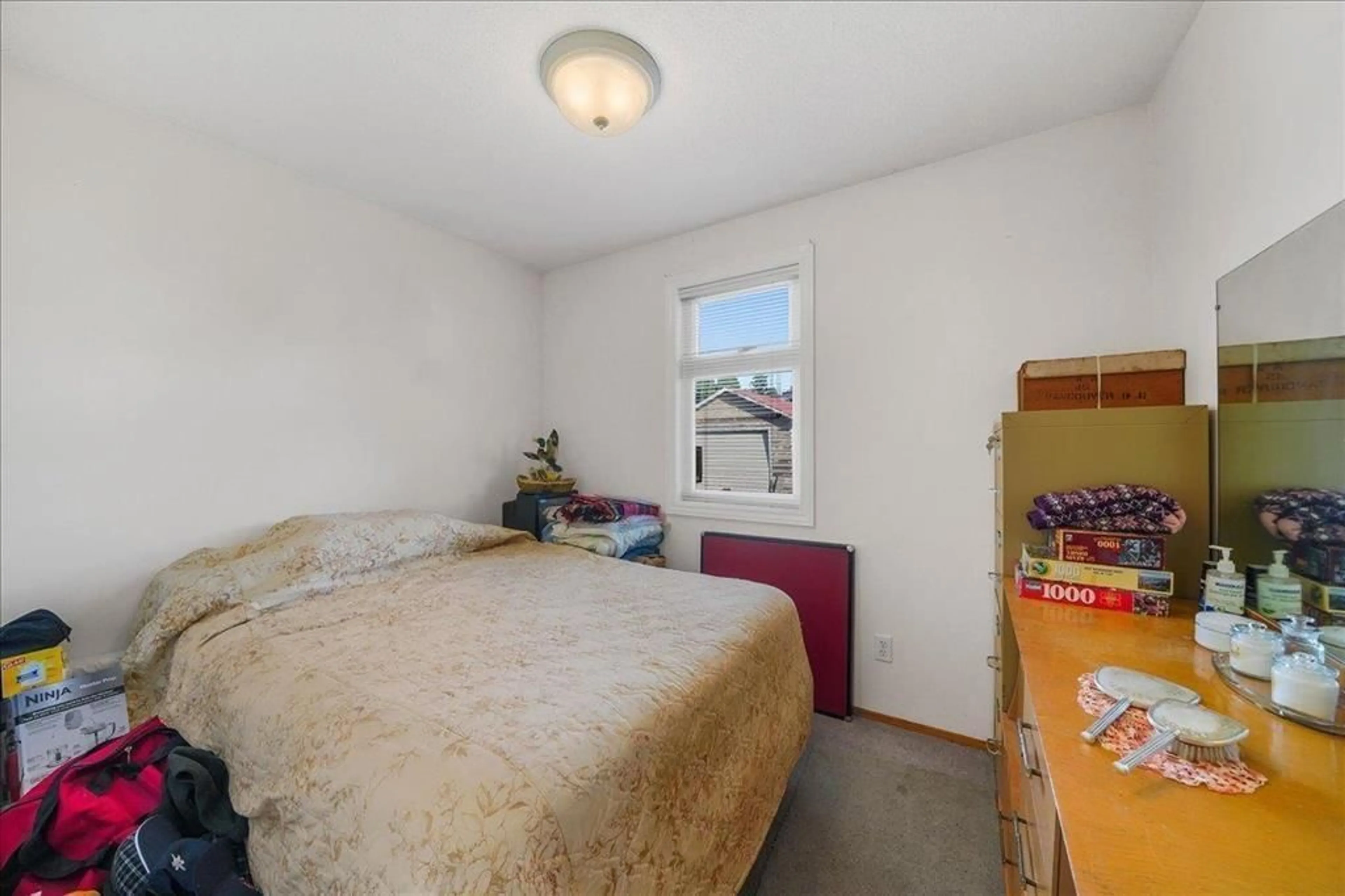 A pic of a room for 31951 HILLCREST AVENUE, Mission British Columbia V2V1K8