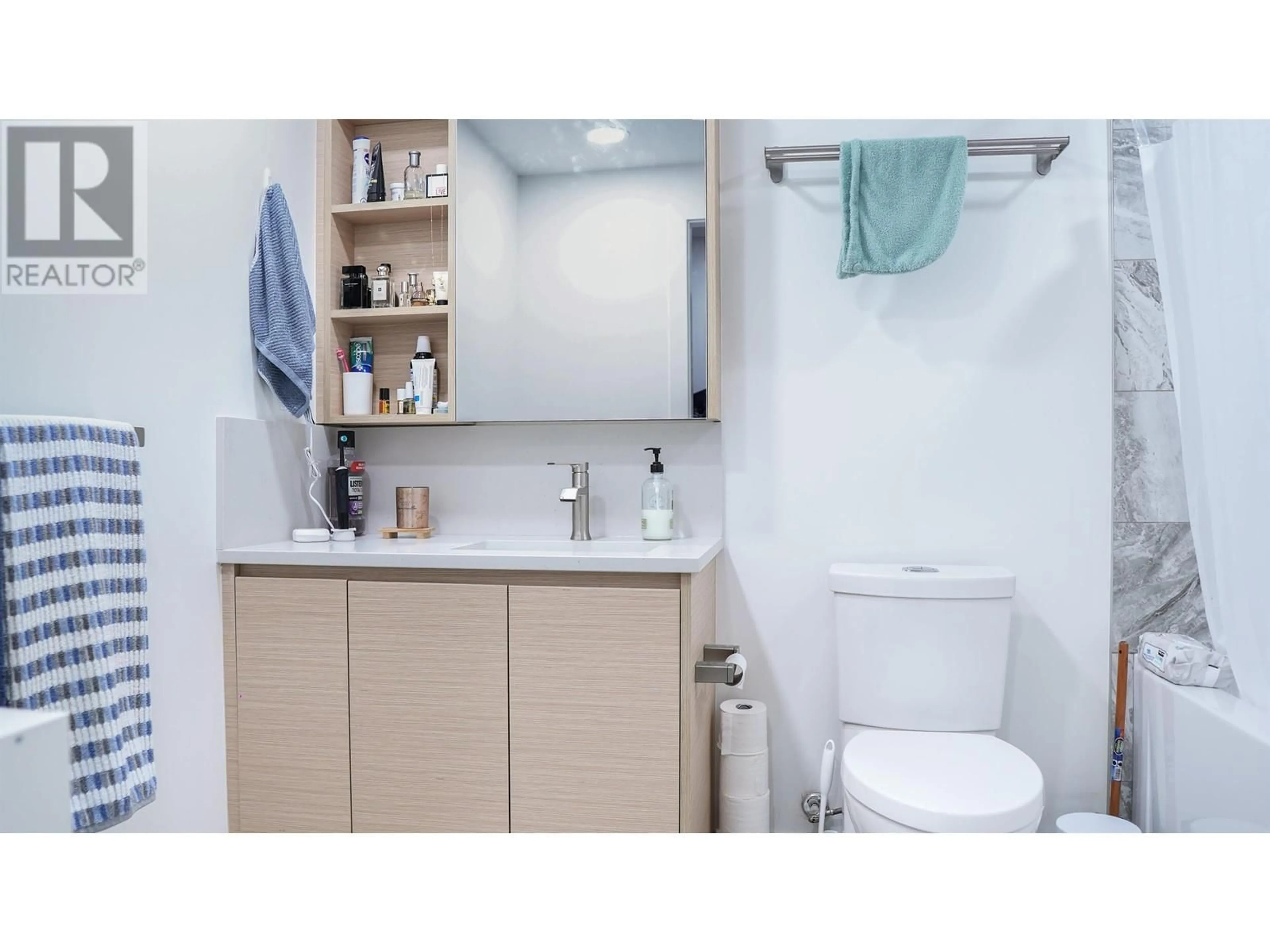 Standard bathroom, unknown for 1403 4433 ALASKA STREET, Burnaby British Columbia V5C5T3