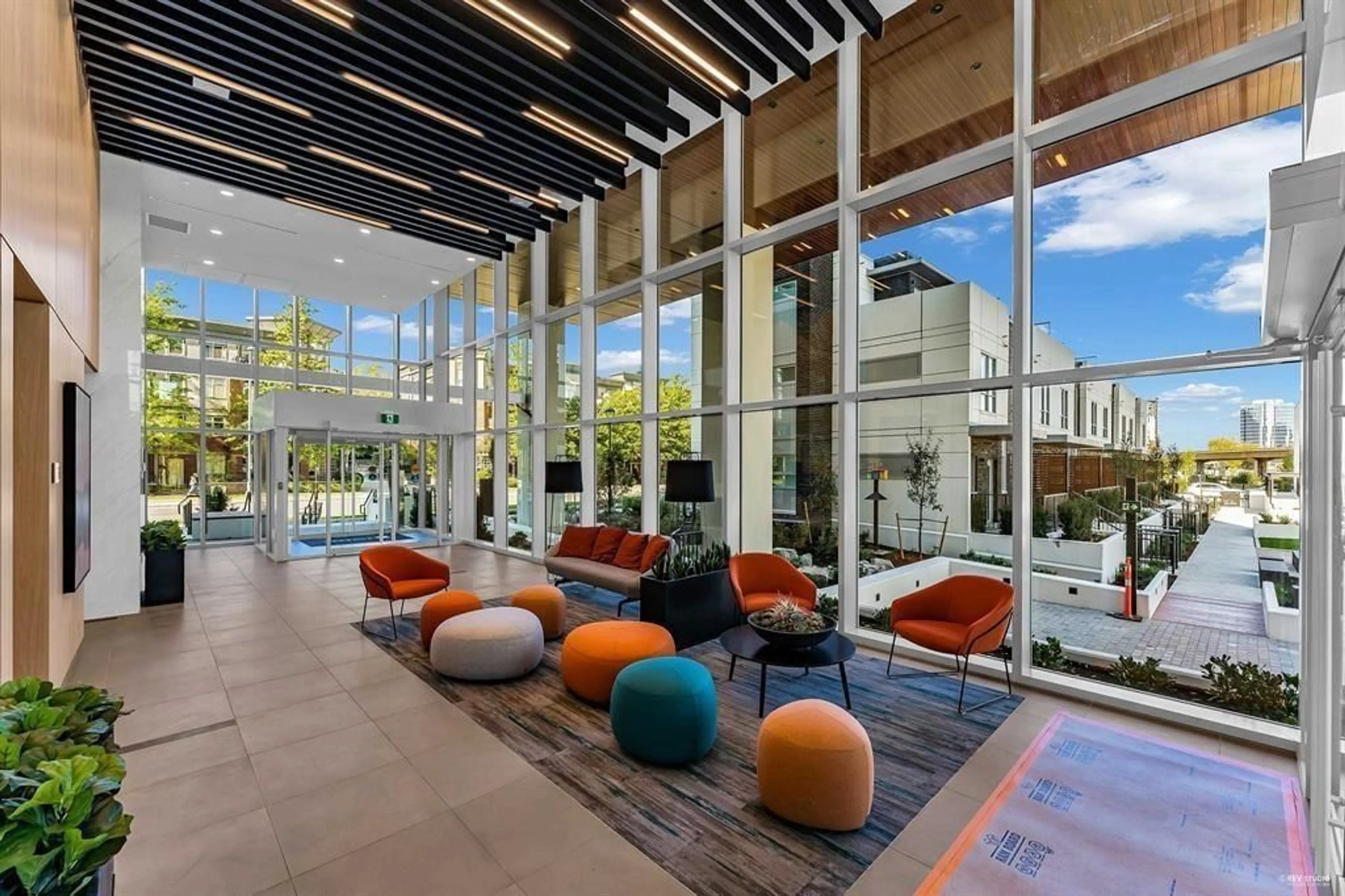 Lobby for 1307 10448 UNIVERSITY DRIVE, Surrey British Columbia V3T0S7