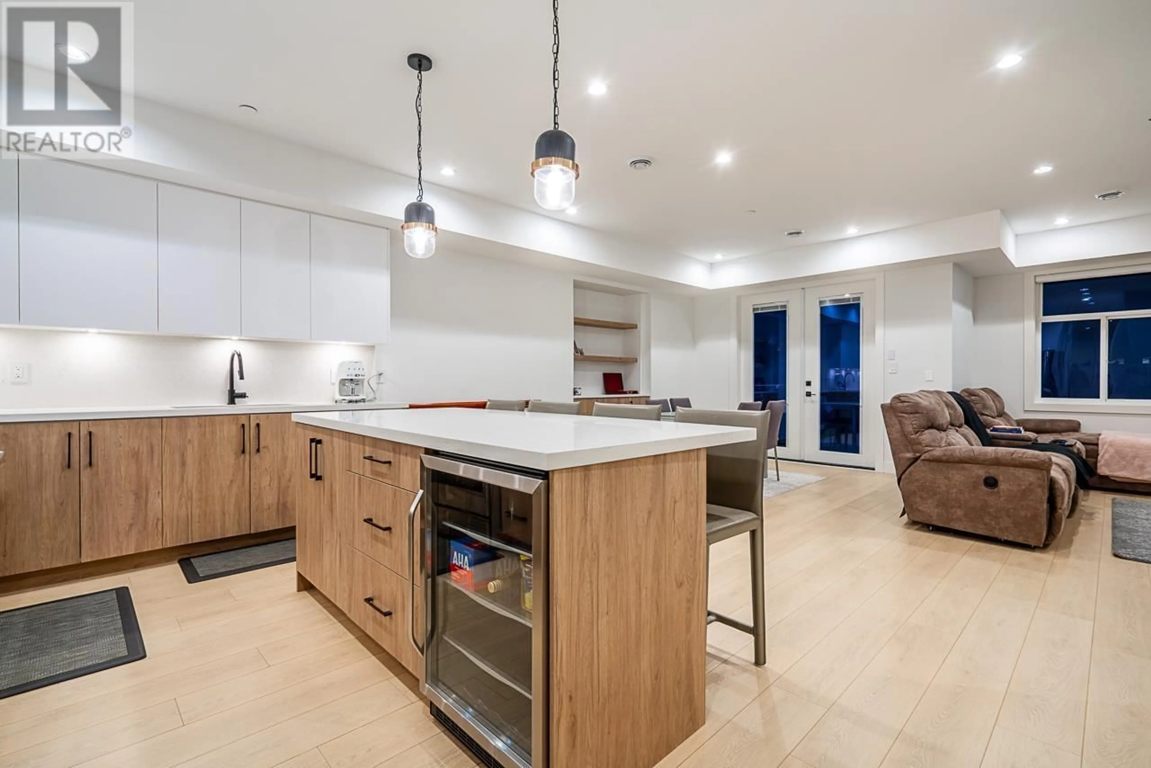 Contemporary kitchen, unknown for 2 5751 FRANCIS ROAD, Richmond British Columbia V7C1K2