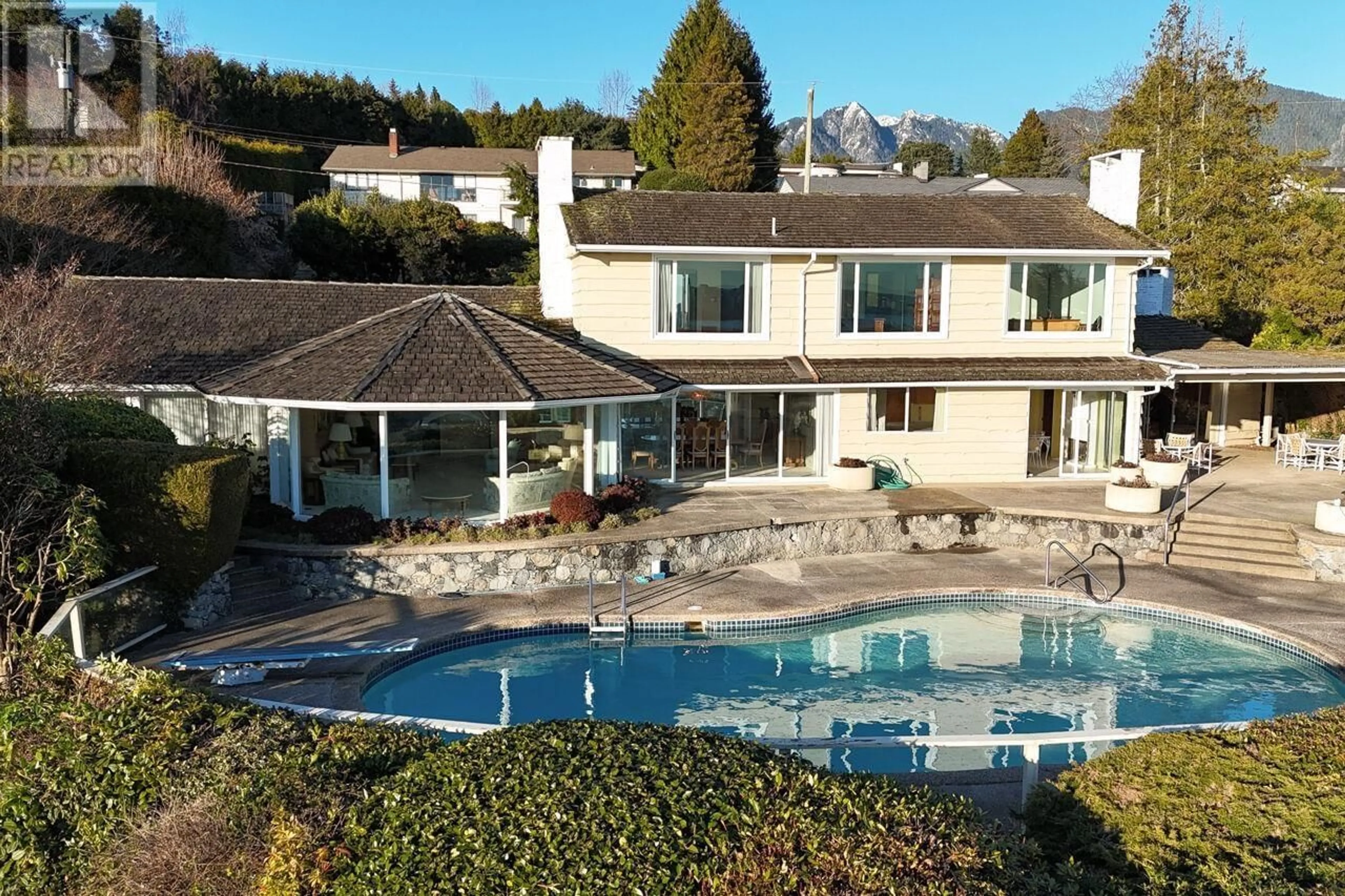 A pic from outside/outdoor area/front of a property/back of a property/a pic from drone, water/lake/river/ocean view for 735 FAIRMILE ROAD, West Vancouver British Columbia V7S1R1