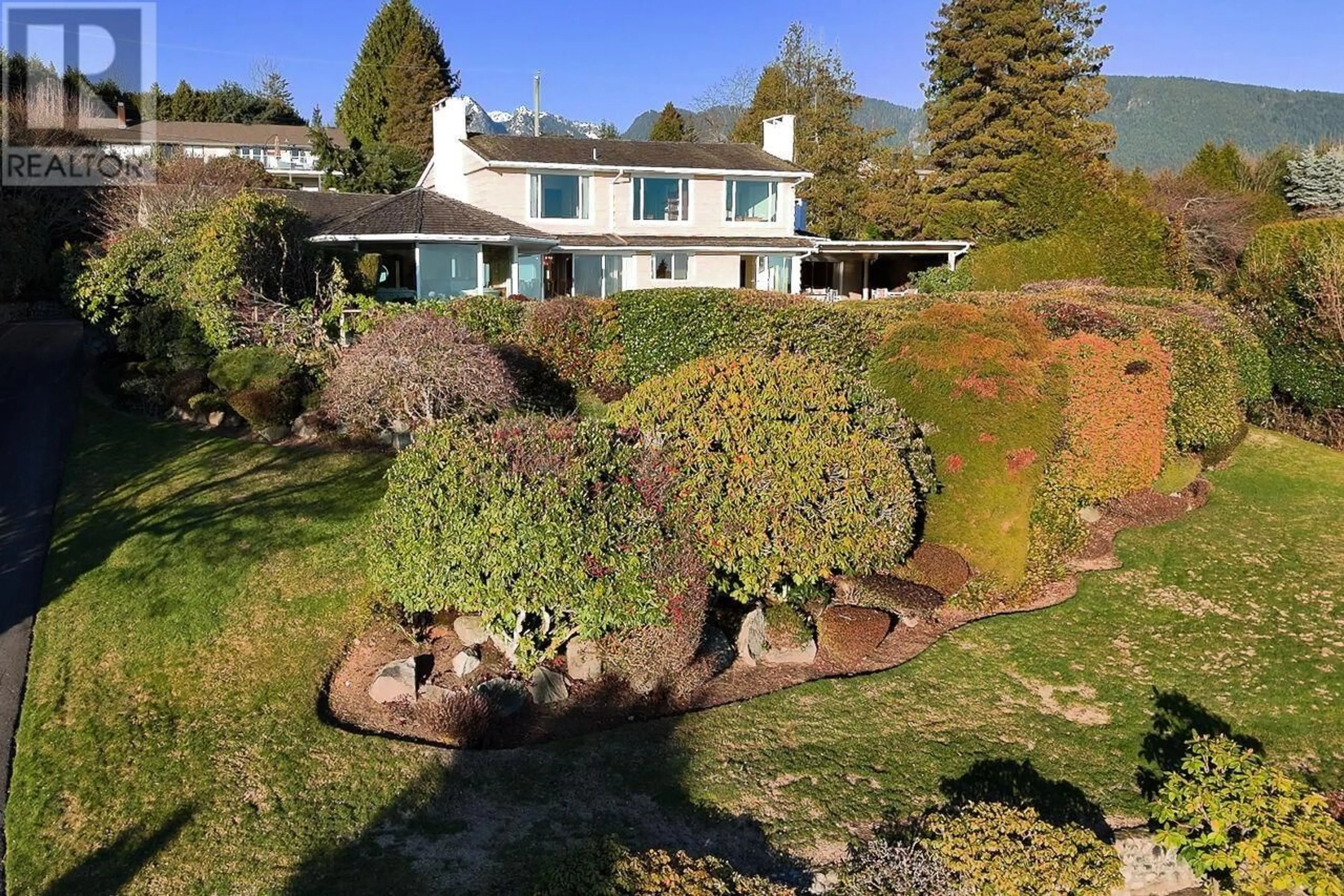 A pic from outside/outdoor area/front of a property/back of a property/a pic from drone, water/lake/river/ocean view for 735 FAIRMILE ROAD, West Vancouver British Columbia V7S1R1