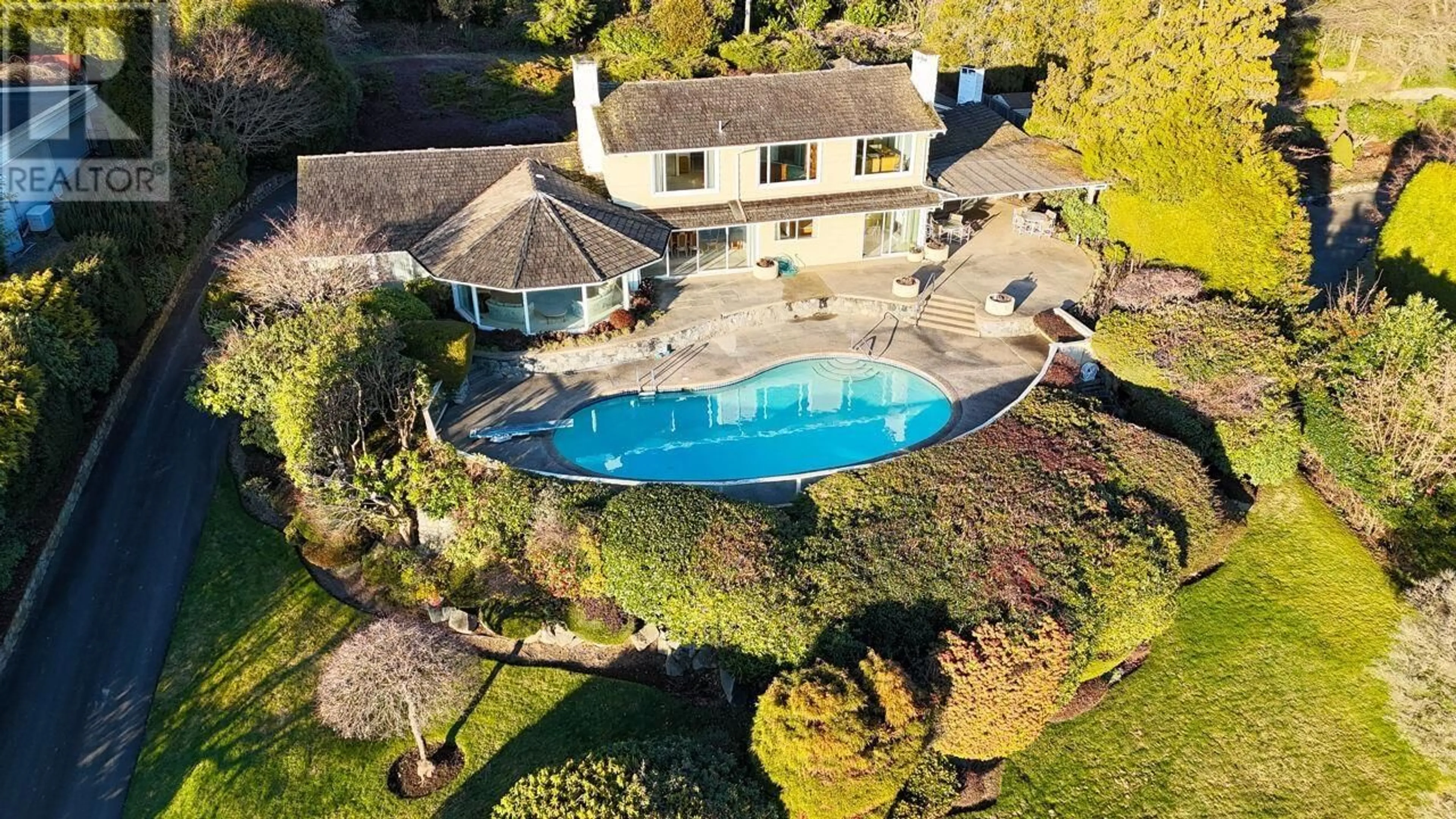 A pic from outside/outdoor area/front of a property/back of a property/a pic from drone, water/lake/river/ocean view for 735 FAIRMILE ROAD, West Vancouver British Columbia V7S1R1