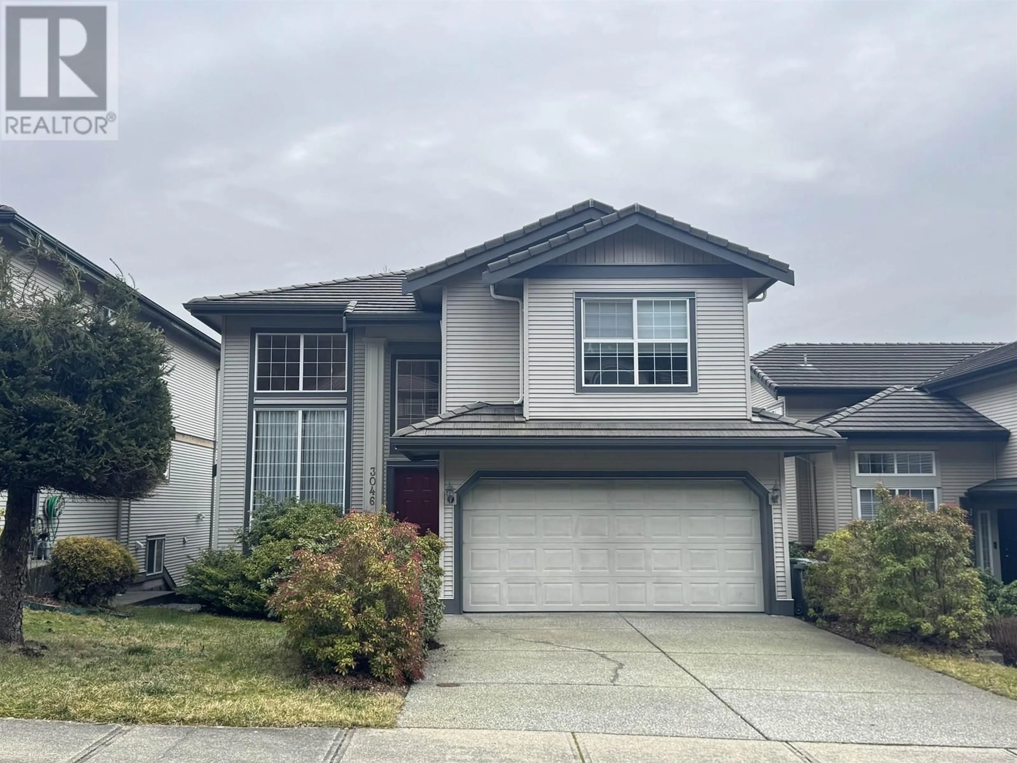 Home with vinyl exterior material, street for 3046 SIENNA COURT, Coquitlam British Columbia V3E3N7