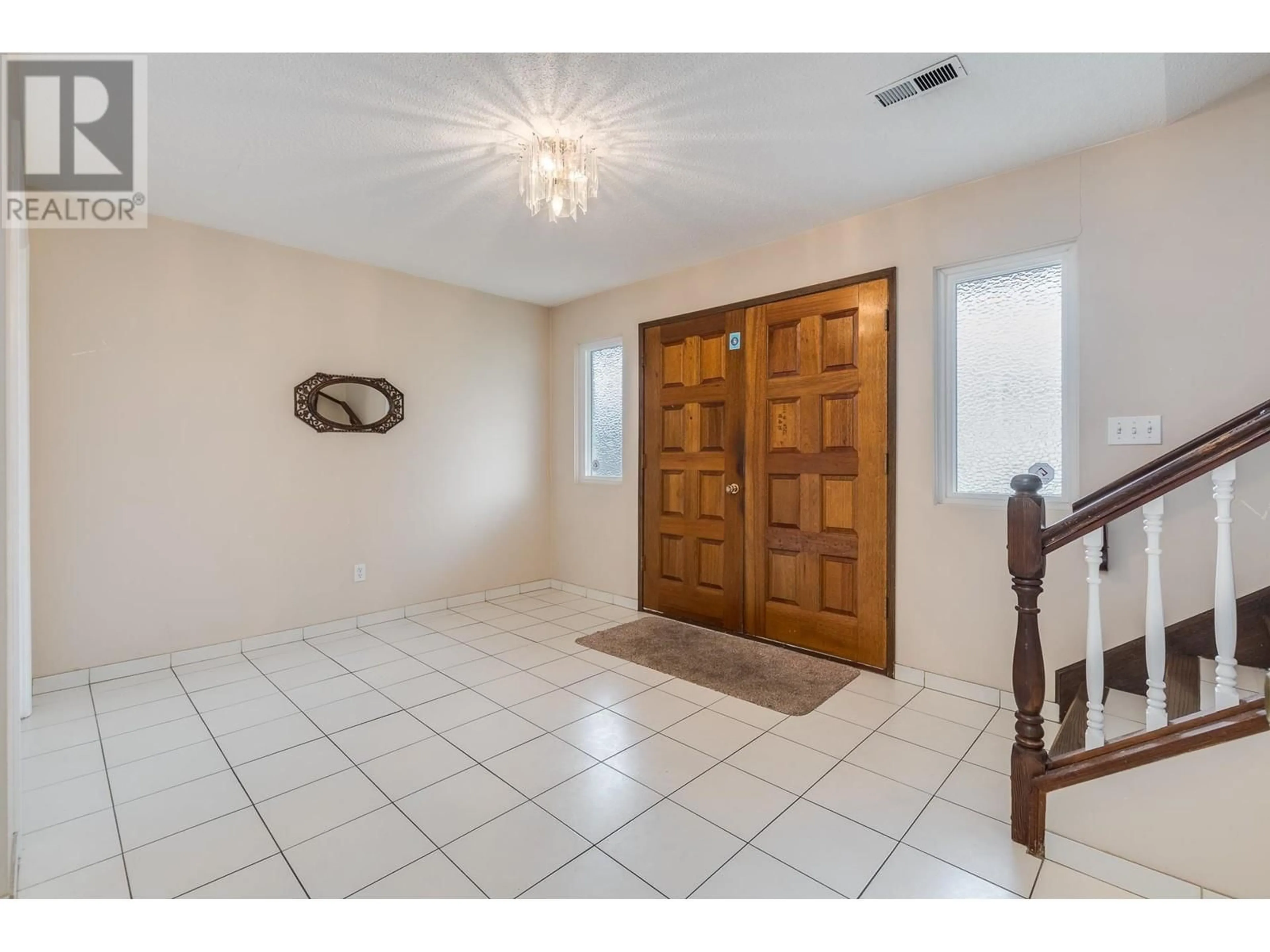 Indoor entryway for 1910 FOSTER AVENUE, Coquitlam British Columbia V3J7A9