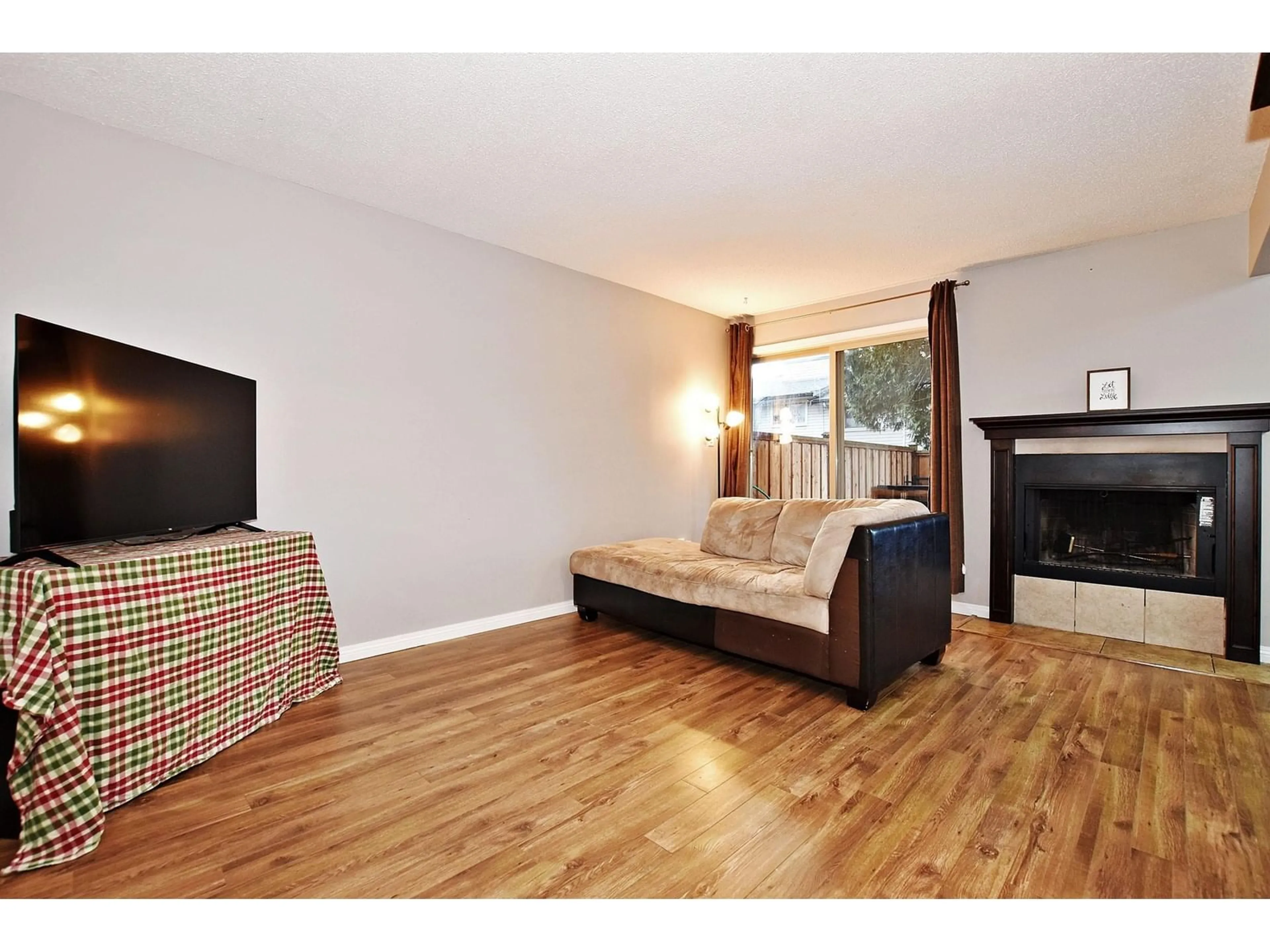 Living room with furniture, wood/laminate floor for 30 27456 32 AVENUE, Langley British Columbia V4W3P1