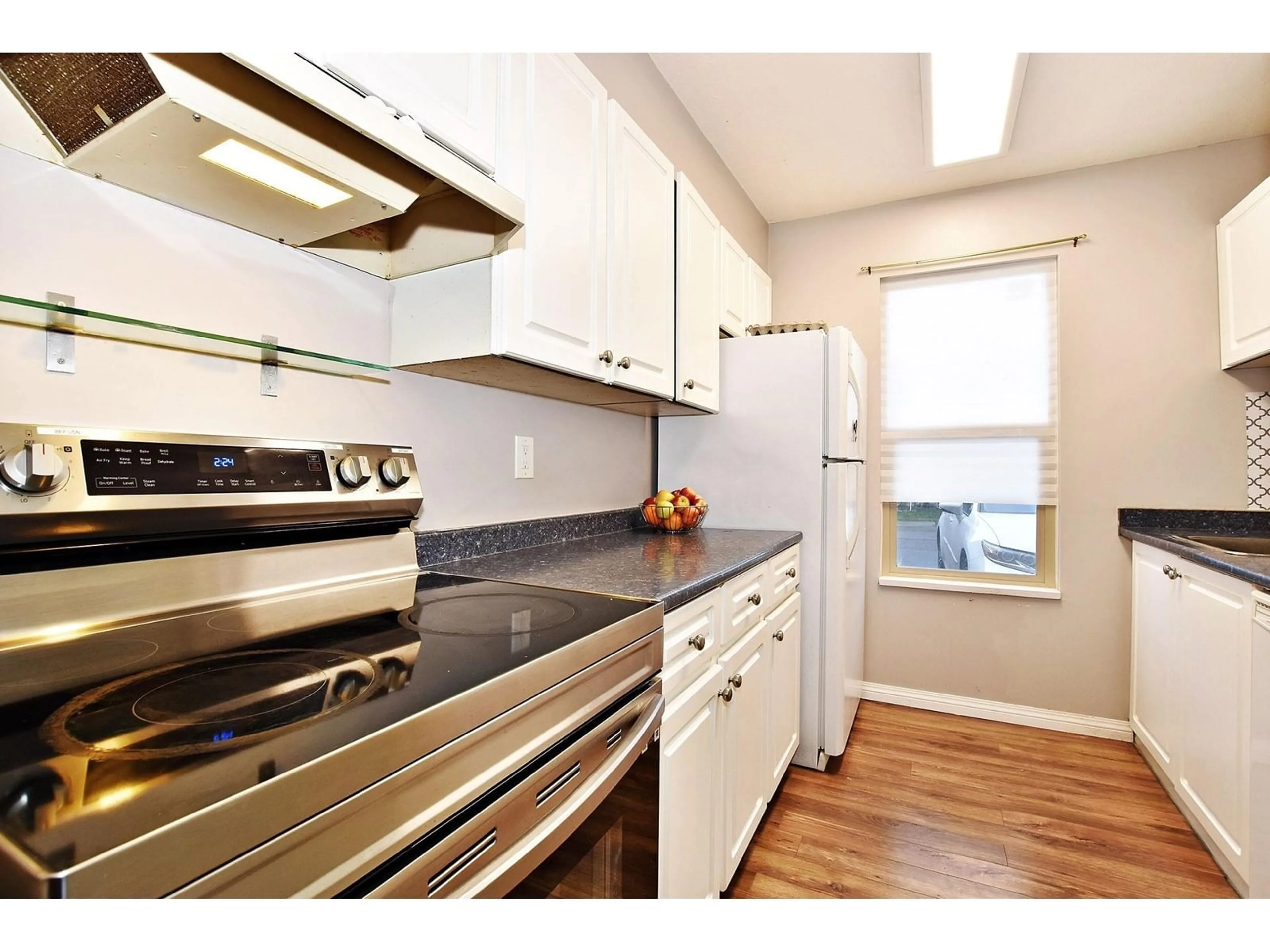 Standard kitchen, wood/laminate floor for 30 27456 32 AVENUE, Langley British Columbia V4W3P1