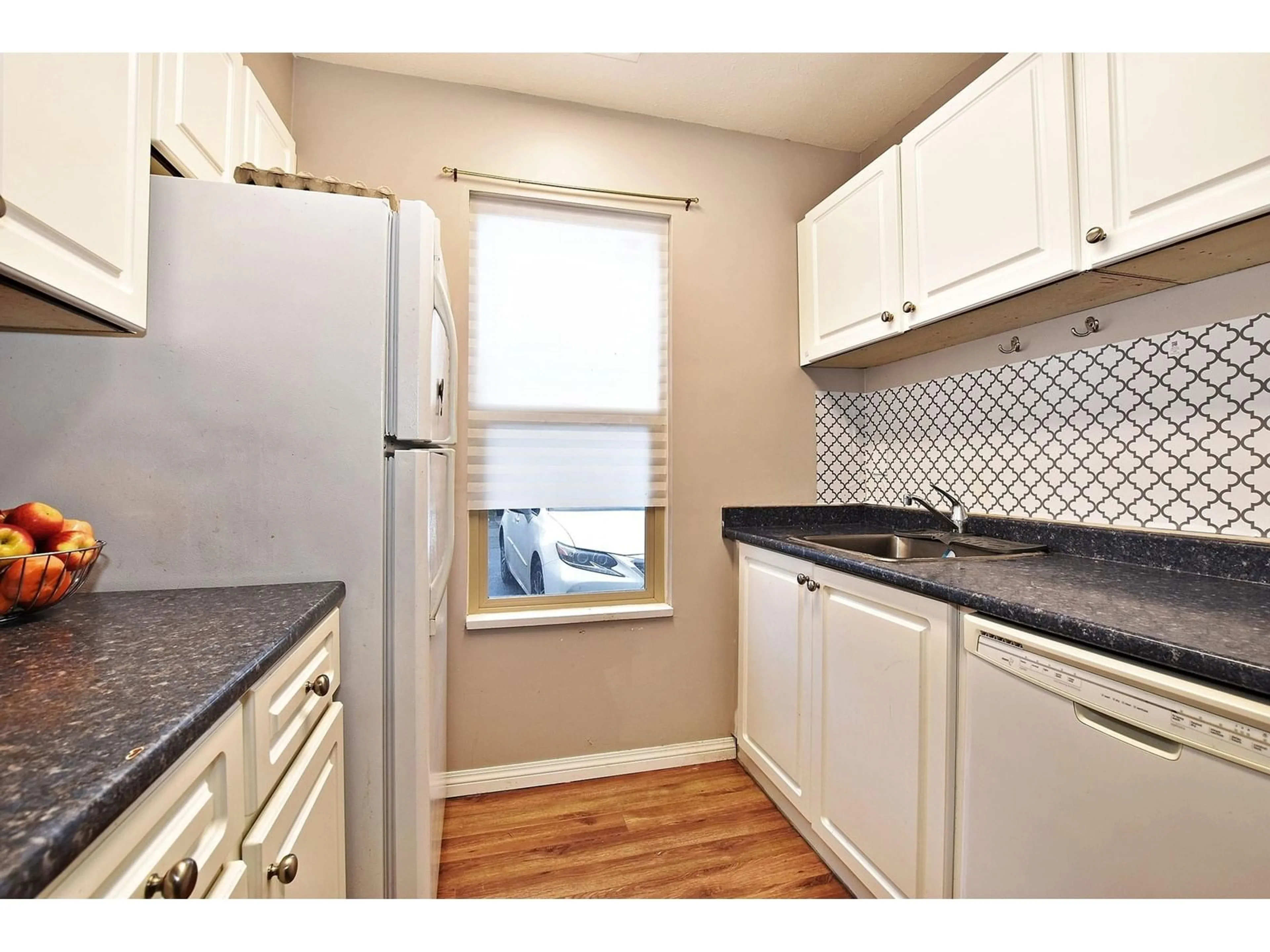 Standard kitchen, unknown for 30 27456 32 AVENUE, Langley British Columbia V4W3P1