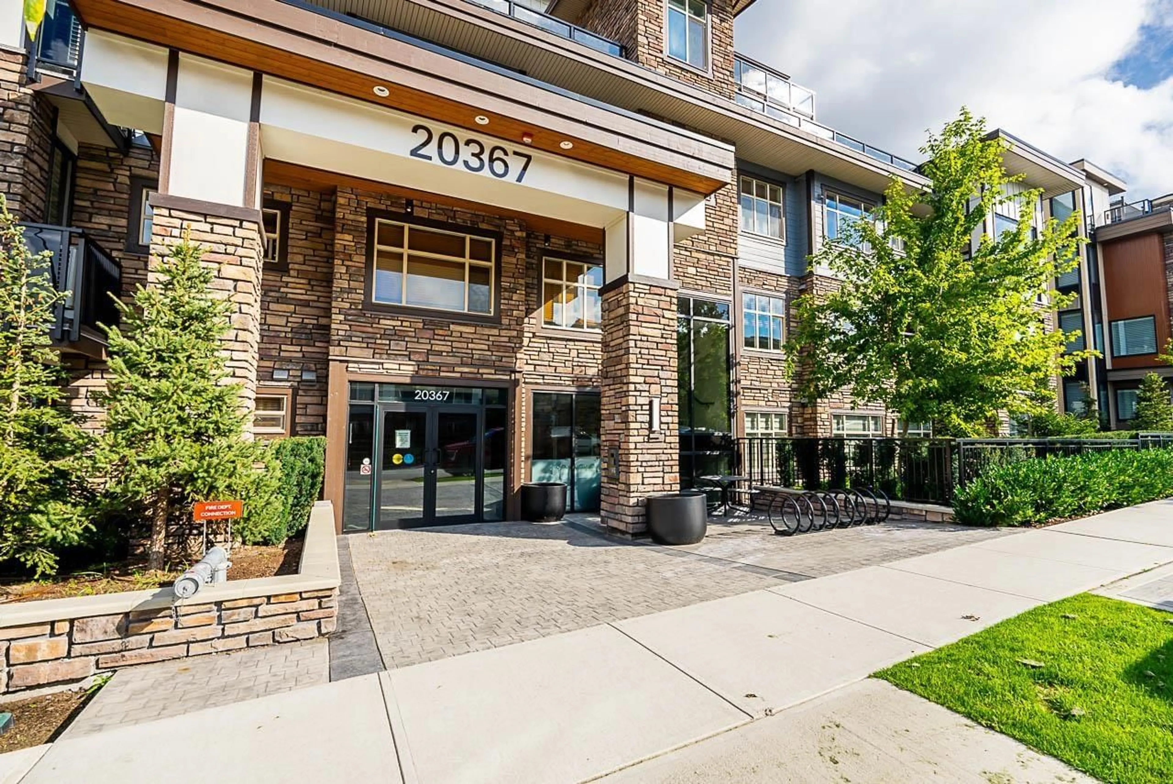 Indoor foyer for 207 20367 85 AVENUE, Langley British Columbia V2Y3R1