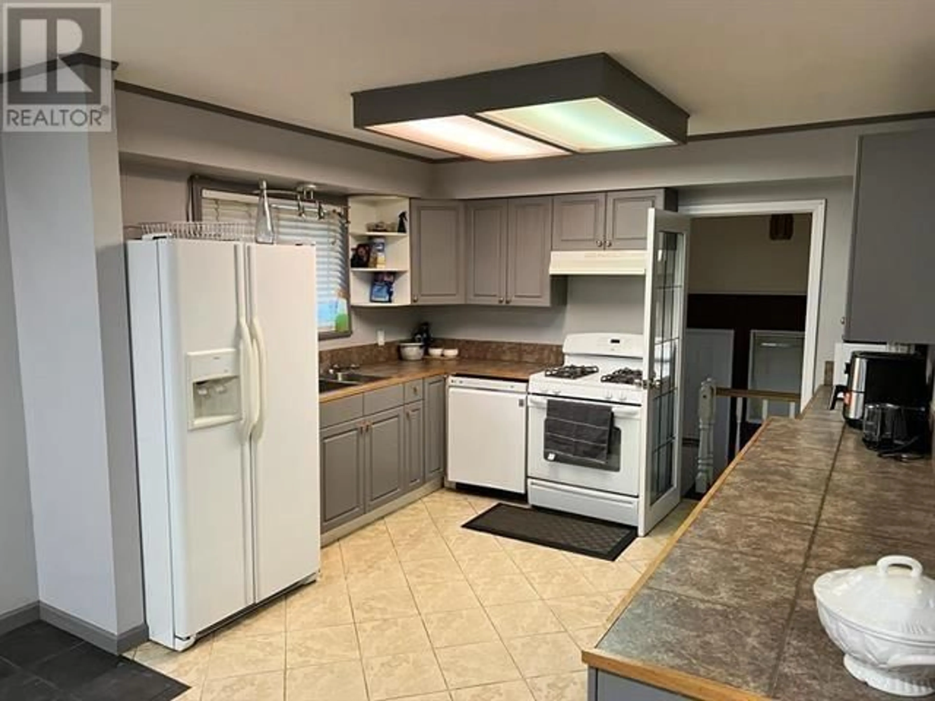 Standard kitchen, unknown for 12313 228 STREET, Maple Ridge British Columbia V2X6M5