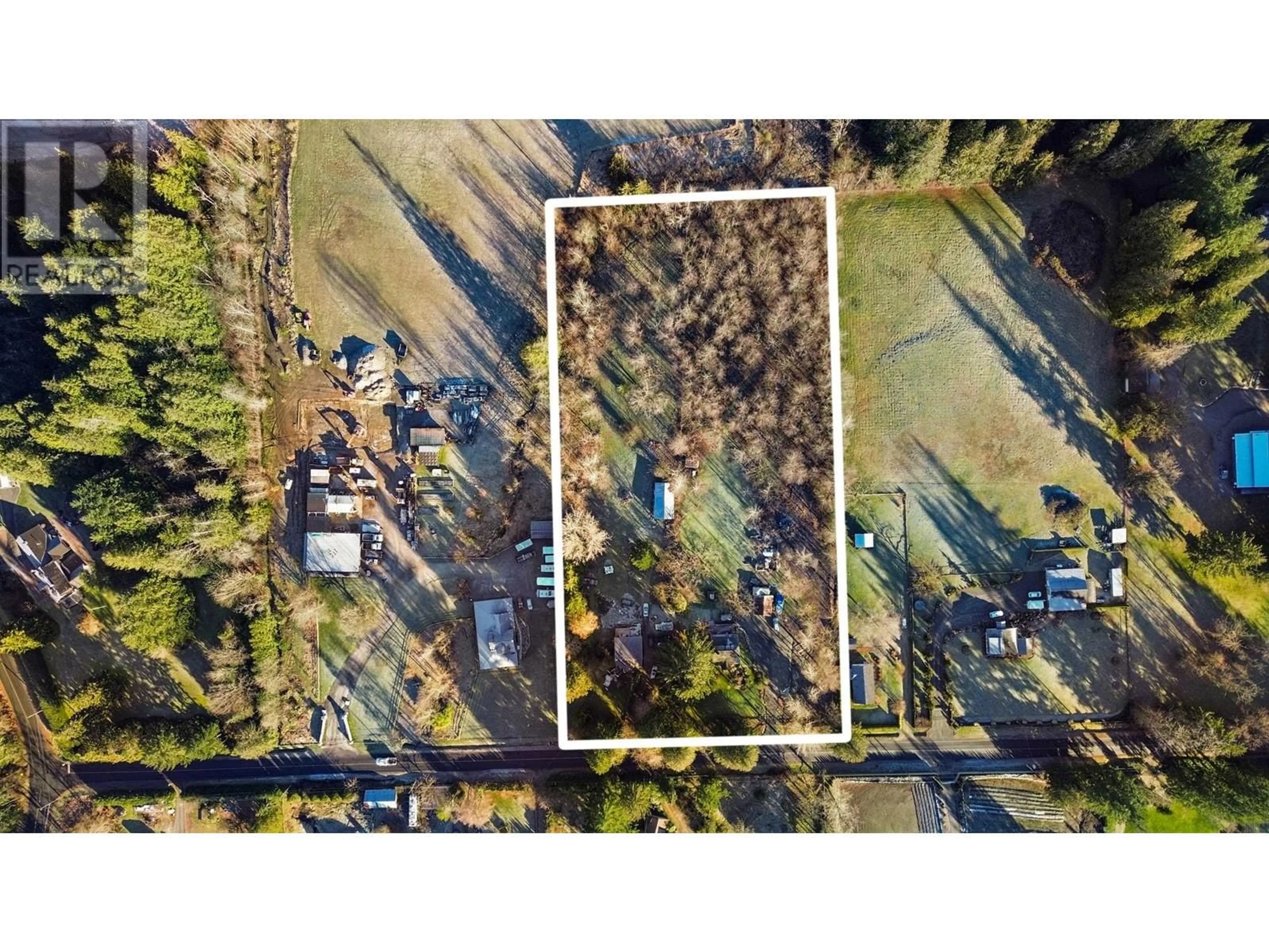 A pic from outside/outdoor area/front of a property/back of a property/a pic from drone, street for 28263 108 AVENUE, Maple Ridge British Columbia V2W1T5