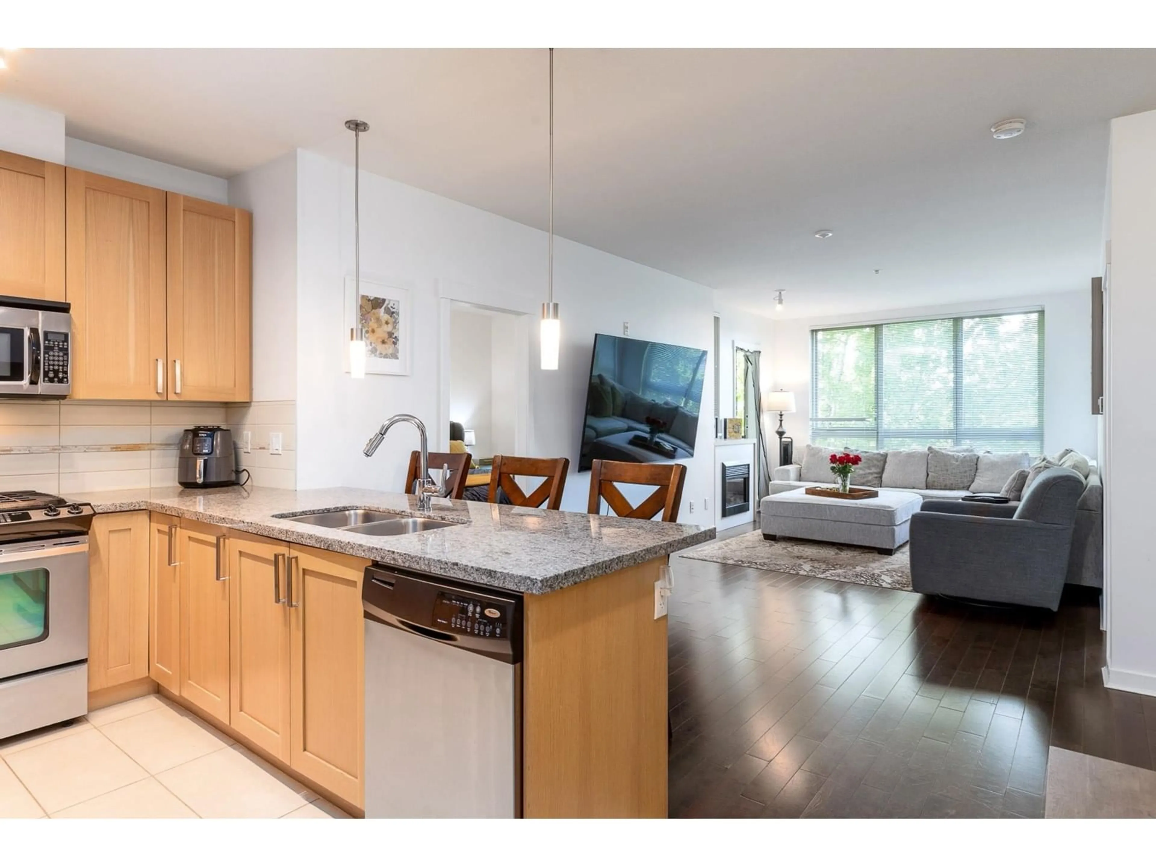 Open concept kitchen, unknown for 312 - 15918 26, Surrey British Columbia V3Z5K3