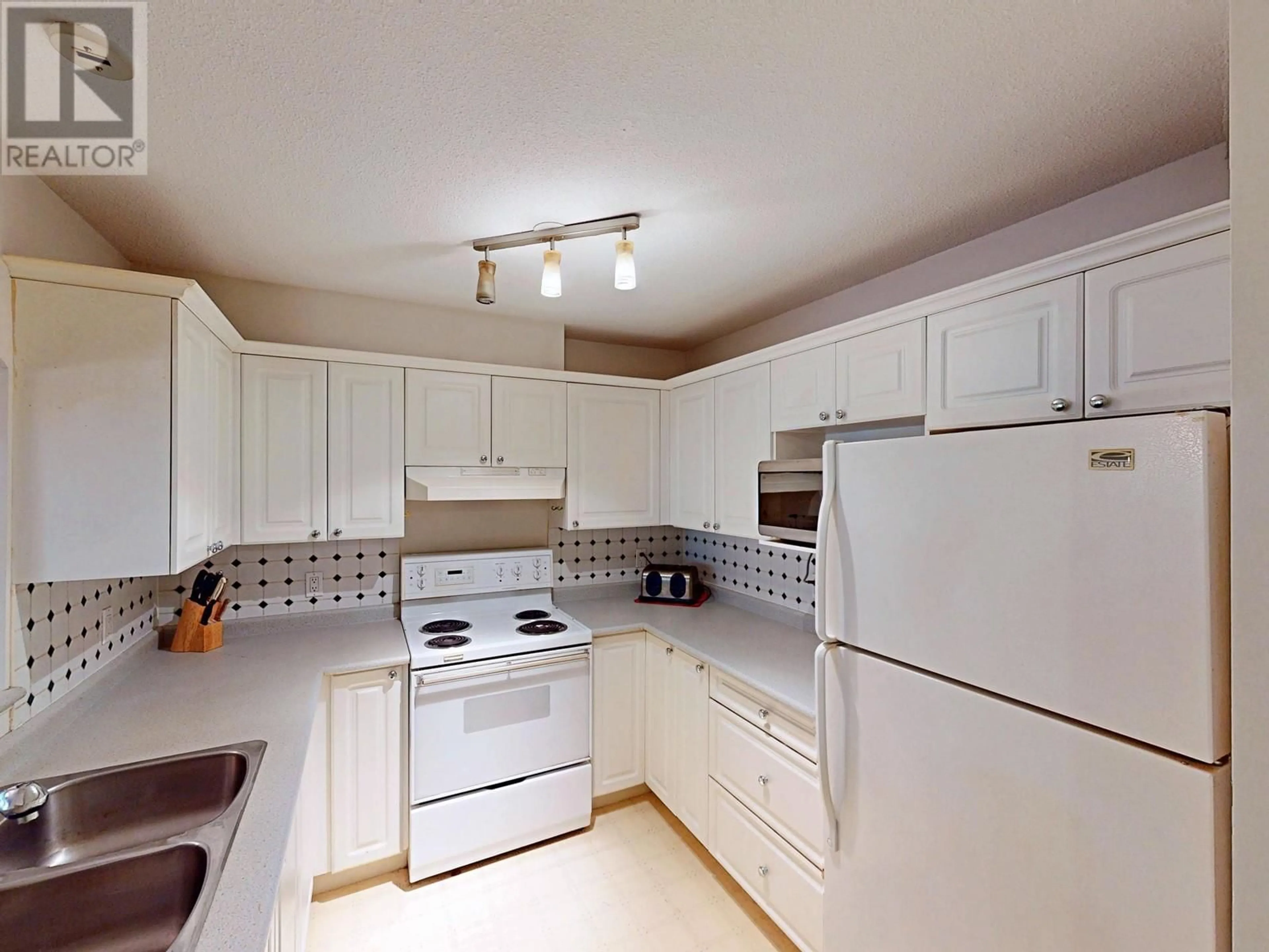 Standard kitchen, unknown for 201 2970 PRINCESS CRESCENT, Coquitlam British Columbia V3B7N3