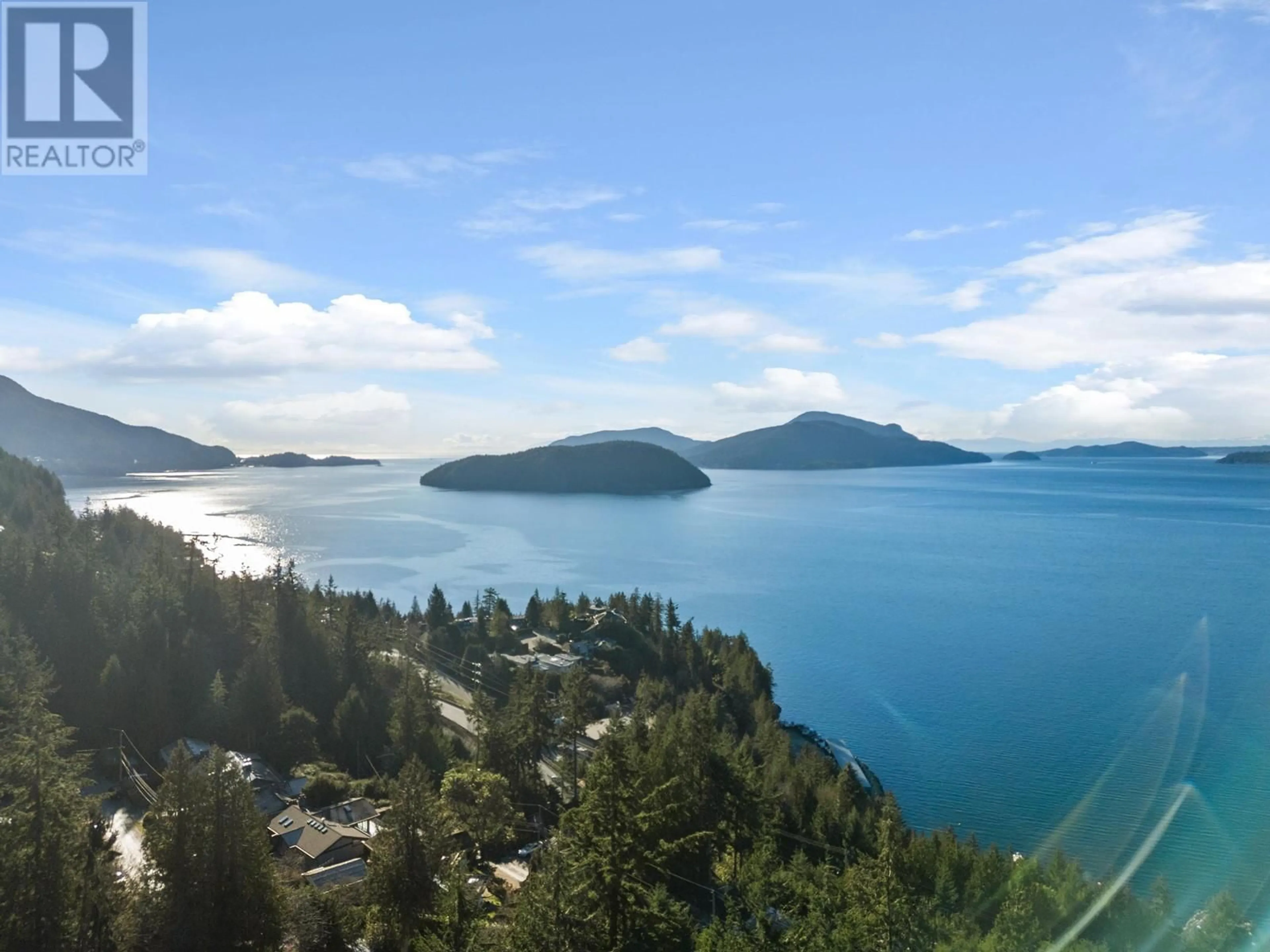 Blurry image for 135 OCEANVIEW ROAD, Lions Bay British Columbia V0N2E0