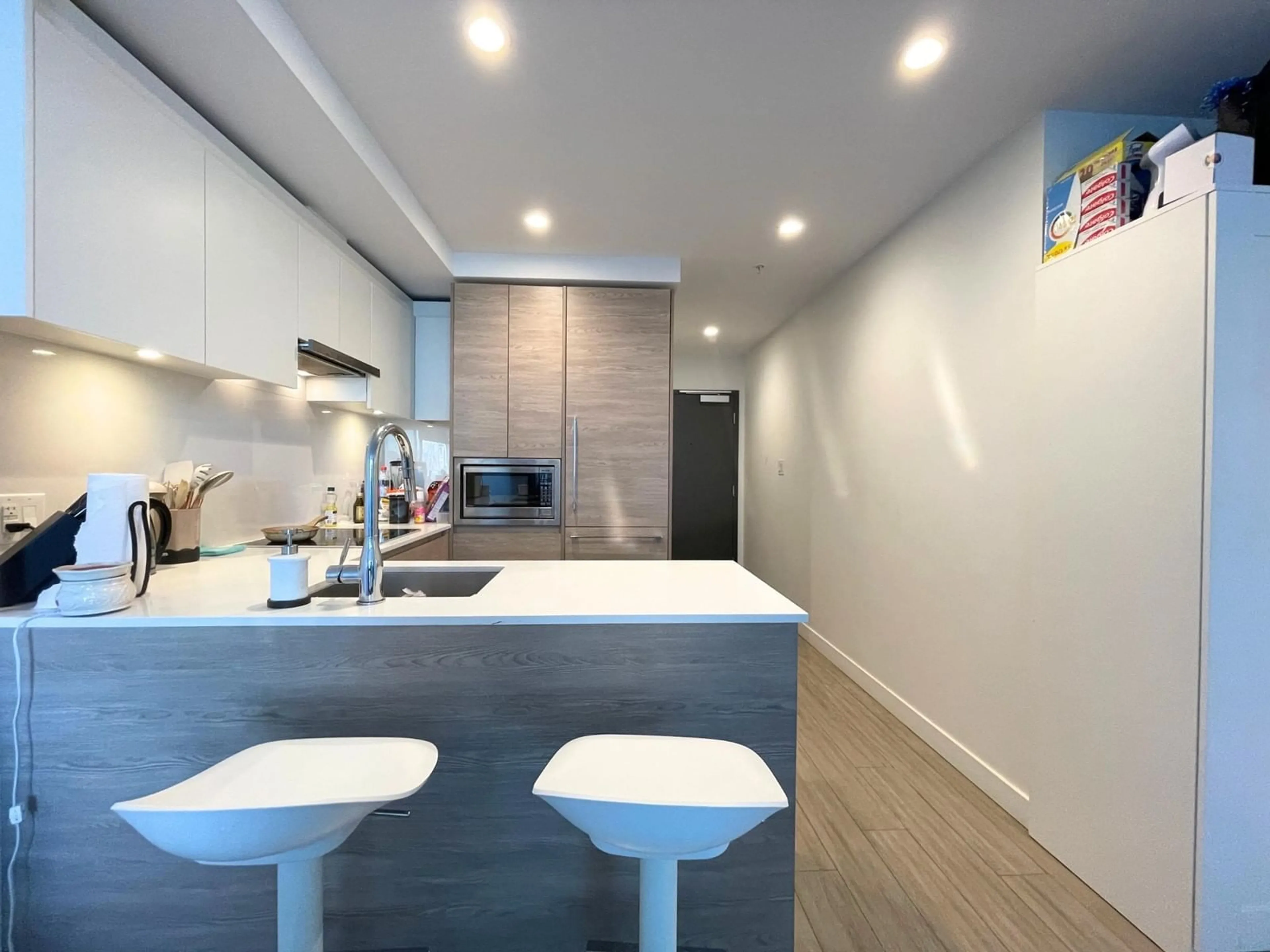 Contemporary kitchen, unknown for 1505 13615 FRASER HIGHWAY, Surrey British Columbia V3T0P7