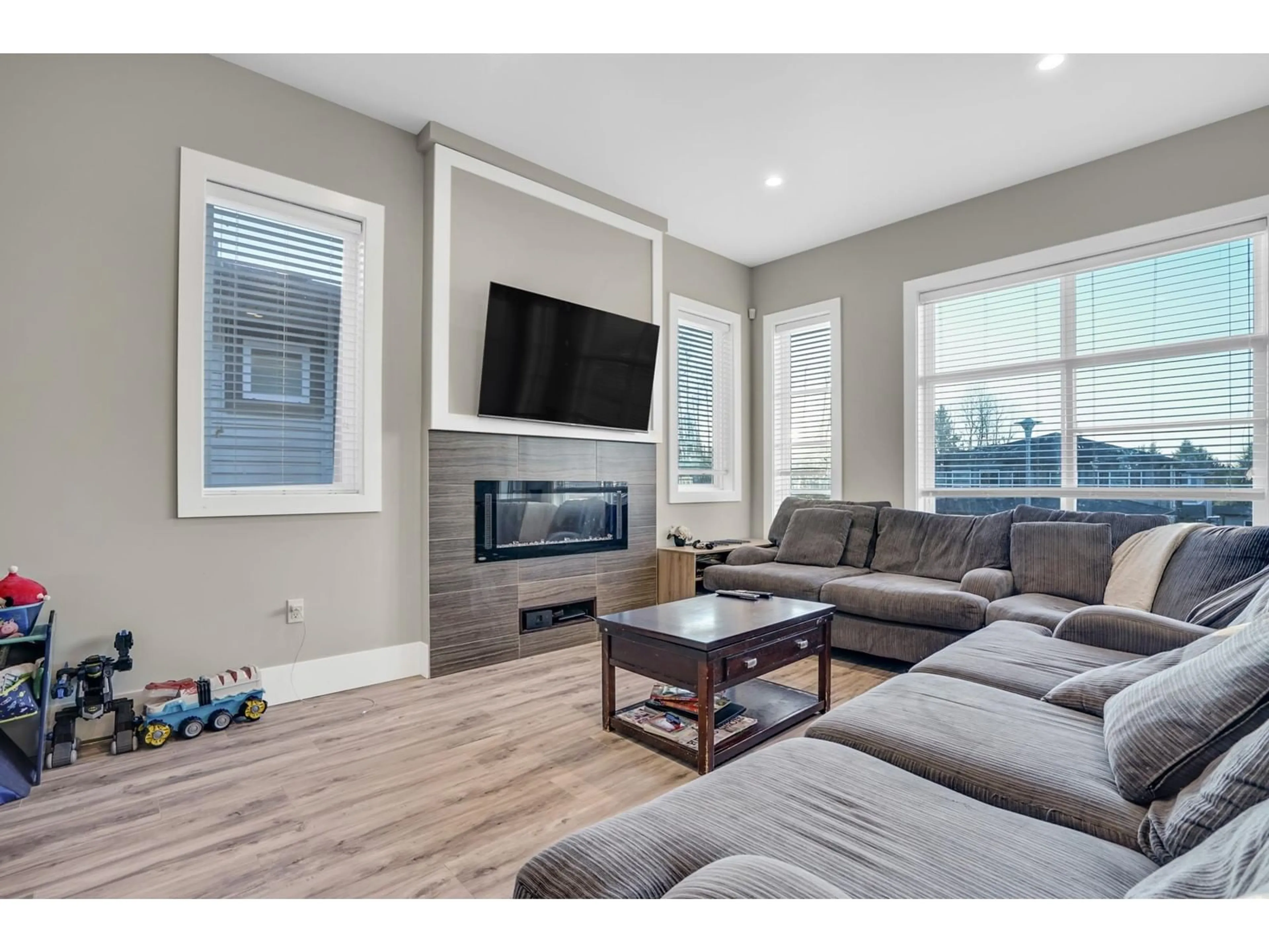 Living room with furniture, unknown for 8518 LEGACE DRIVE, Mission British Columbia V2V0H1