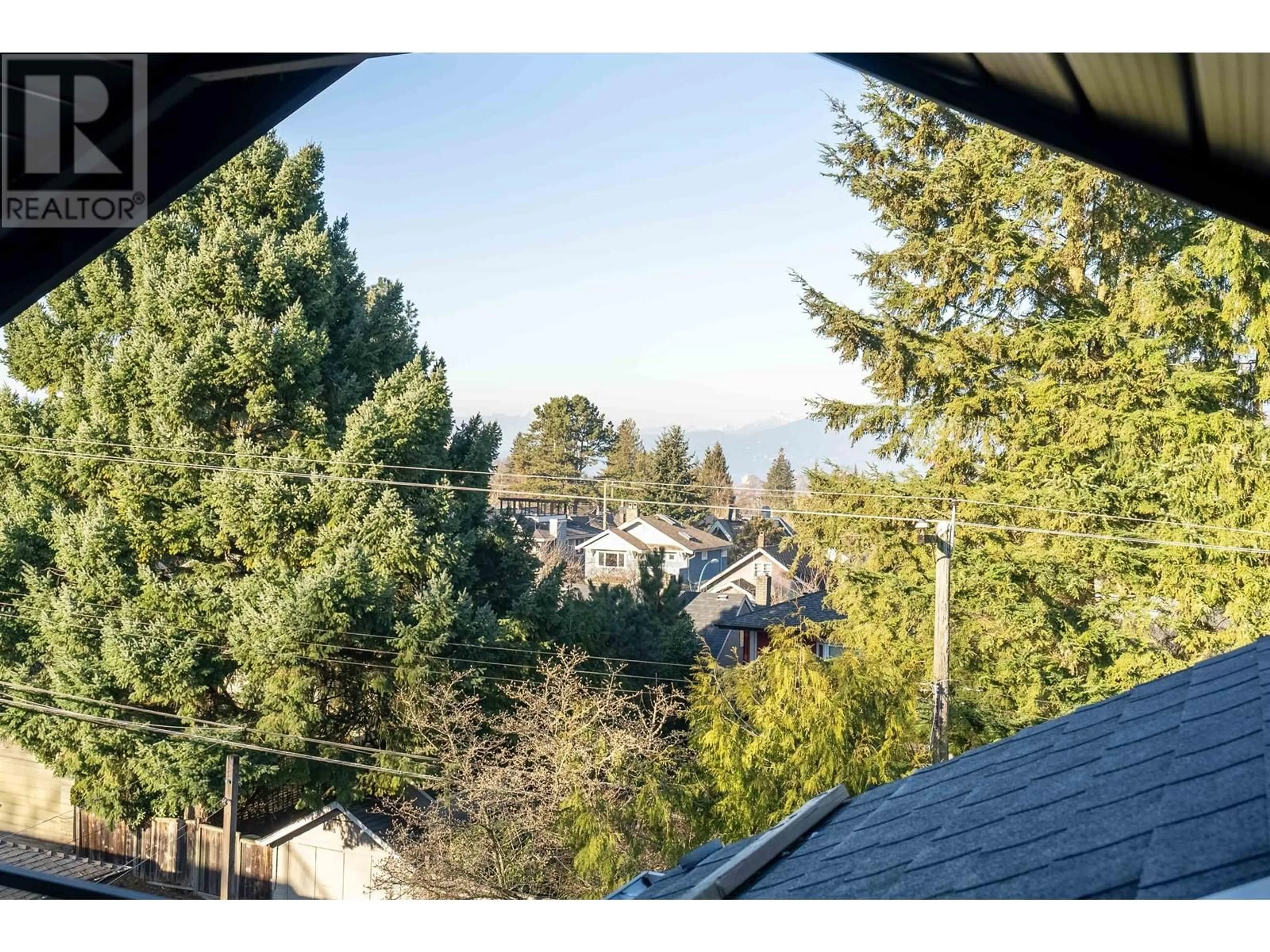 A pic from outside/outdoor area/front of a property/back of a property/a pic from drone, forest/trees view for 2 4215 W 13TH AVENUE, Vancouver British Columbia V6R2T7