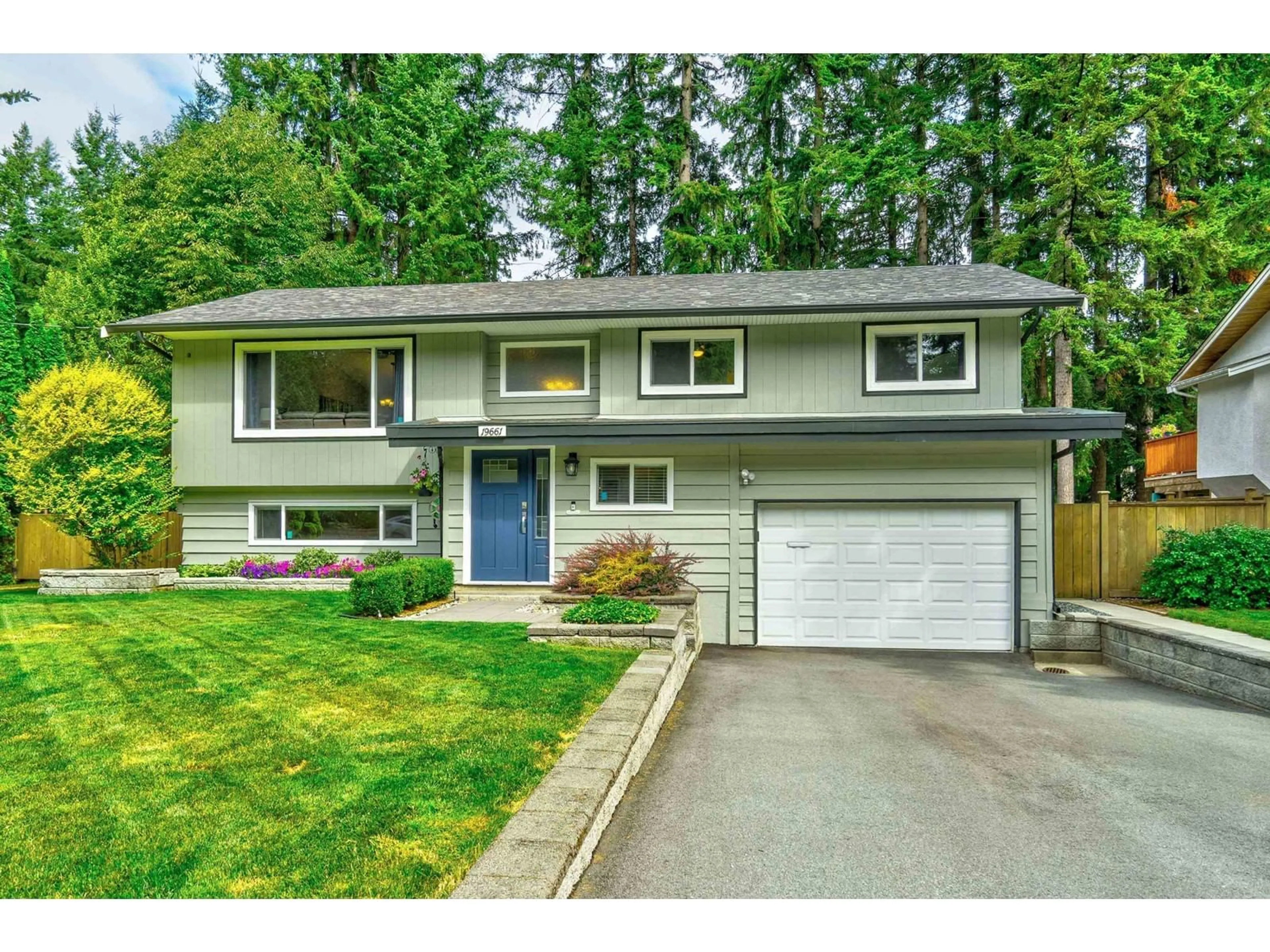 Home with vinyl exterior material, street for 19661 41A AVENUE, Langley British Columbia V3A2Z5