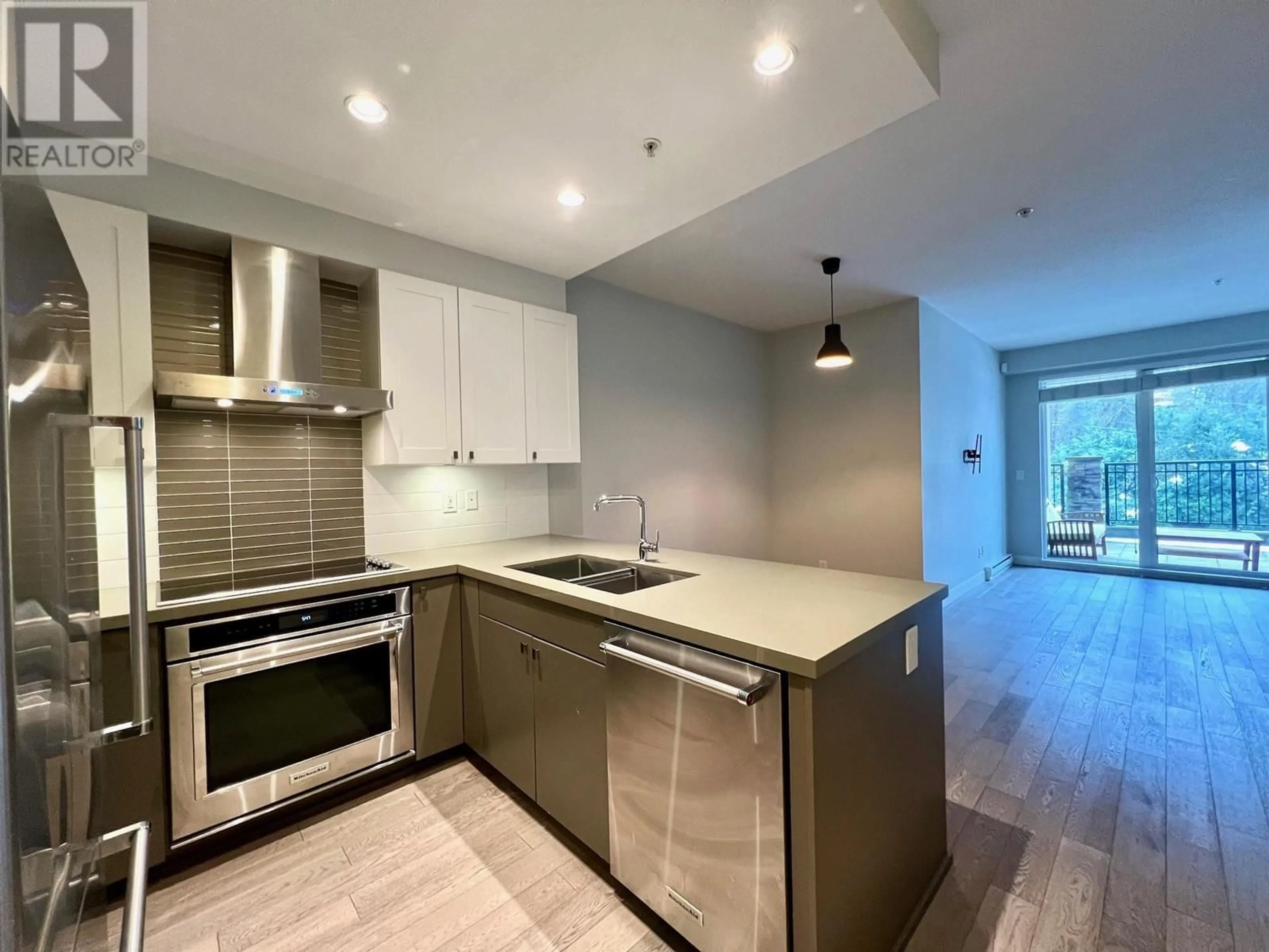 Open concept kitchen, unknown for 219 3399 NOEL DRIVE, Burnaby British Columbia V3J0G8