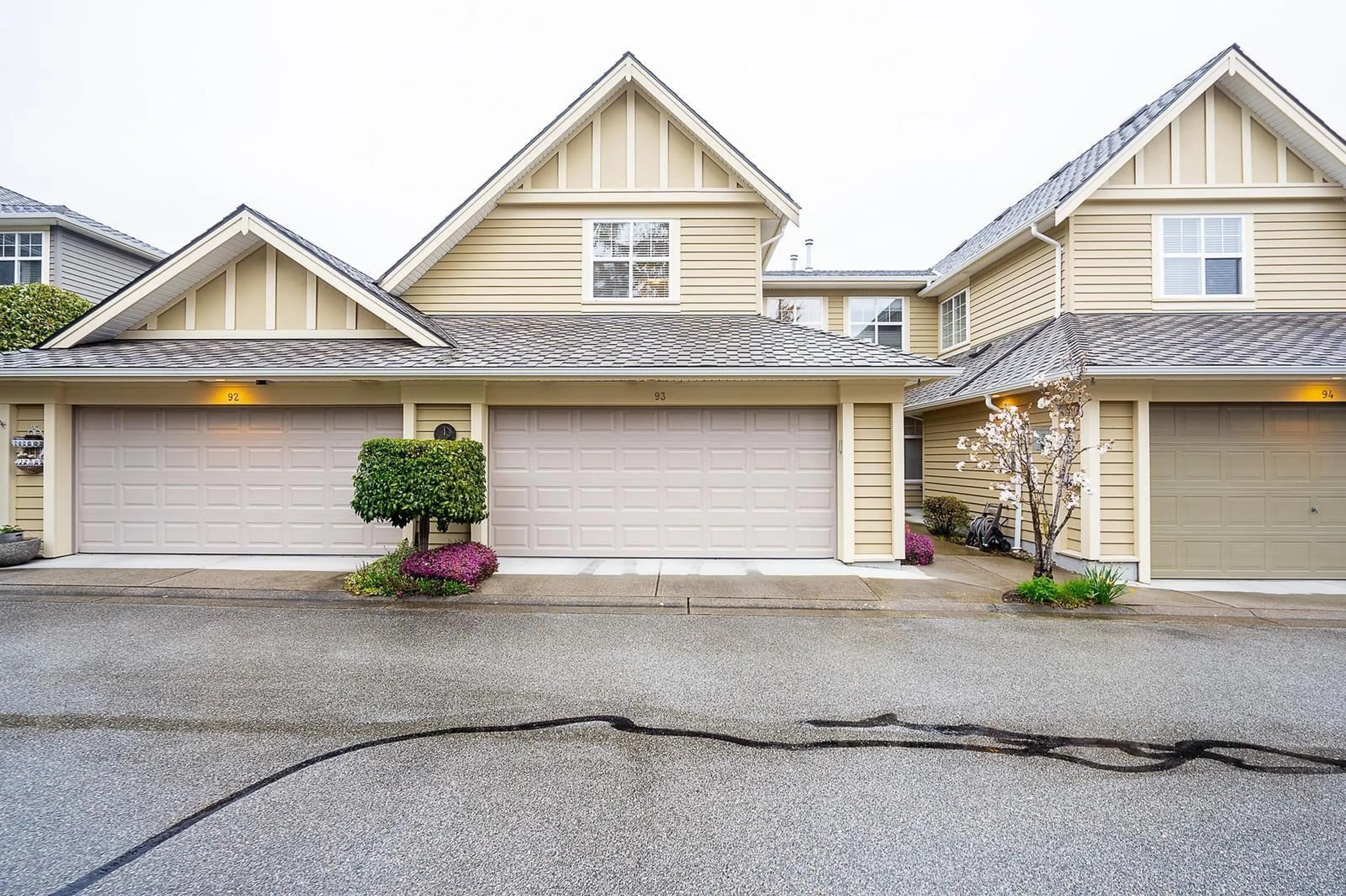 Home with vinyl exterior material, street for 93 15500 ROSEMARY HEIGHTS CRESCENT, Surrey British Columbia V3Z0K1