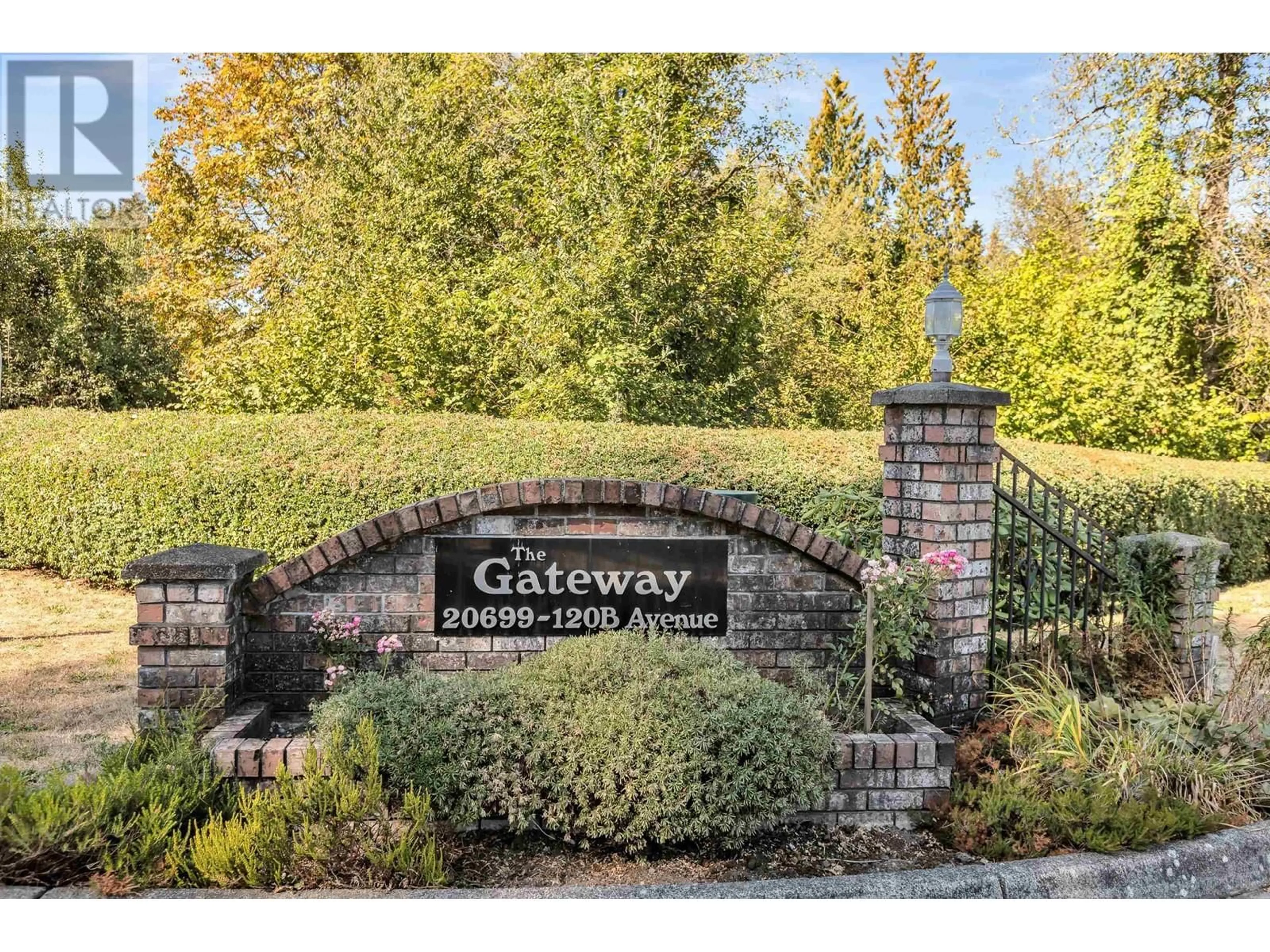 Indoor entryway for 21 20699 120B AVENUE, Maple Ridge British Columbia V2X0A5