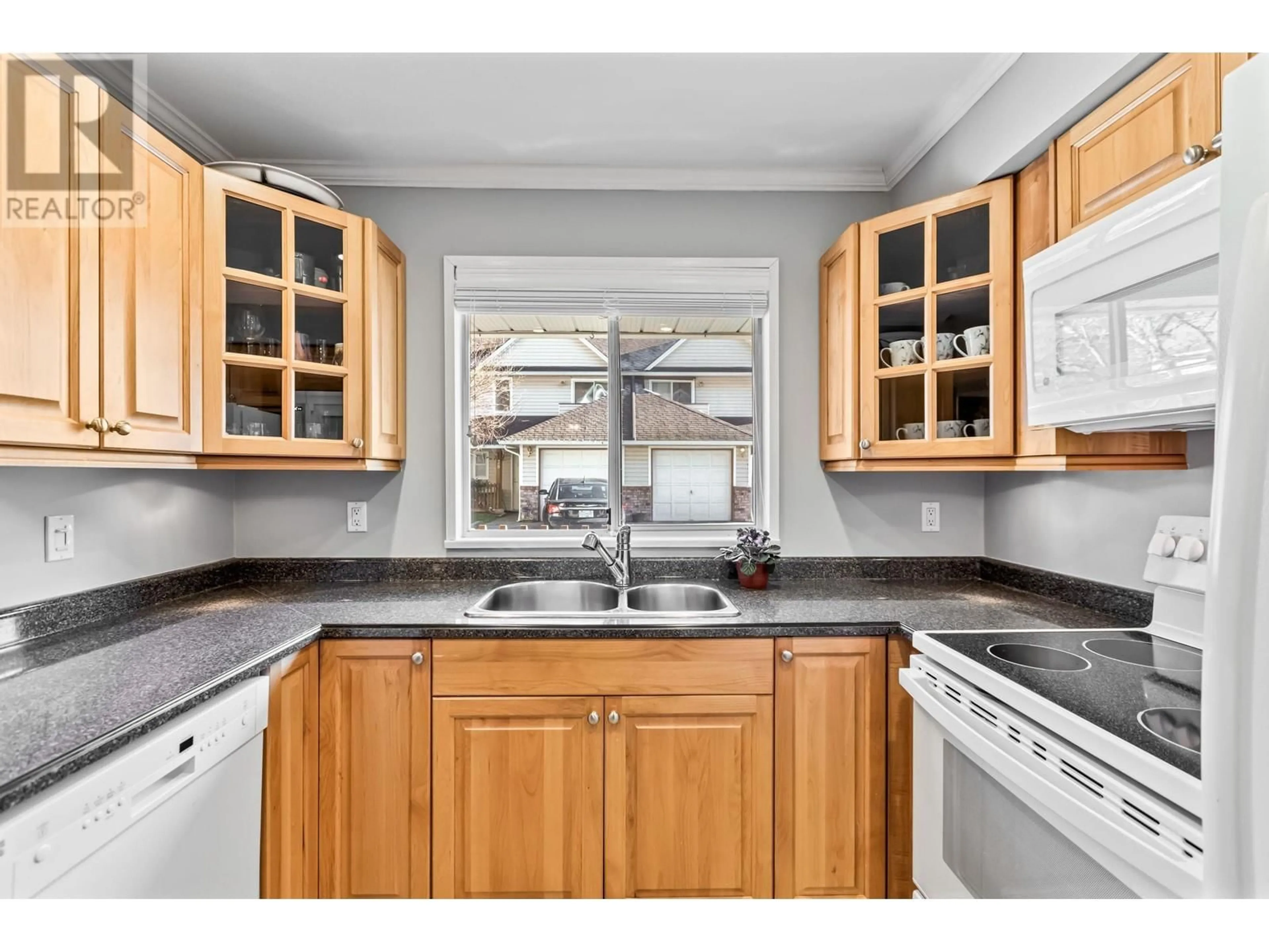 Standard kitchen, unknown for 21 20699 120B AVENUE, Maple Ridge British Columbia V2X0A5