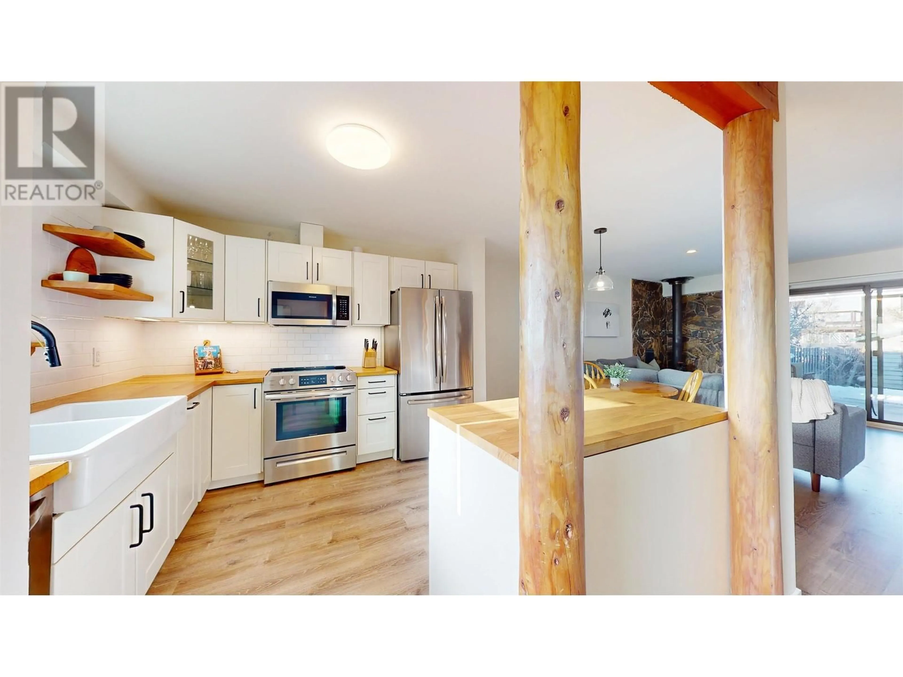 Open concept kitchen, wood/laminate floor for 9 1470 LAUREL STREET, Pemberton British Columbia V0N2L1