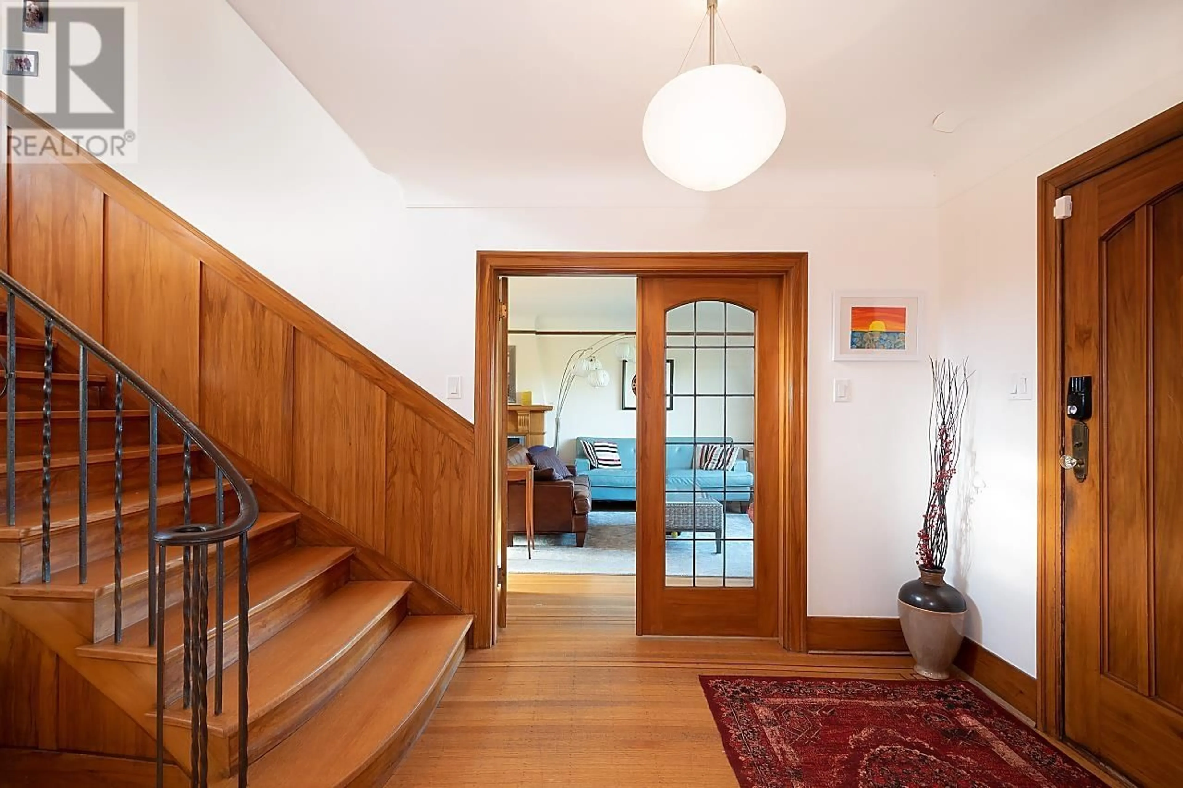 Indoor foyer for 4086 W 8TH AVENUE, Vancouver British Columbia V6R1Z6