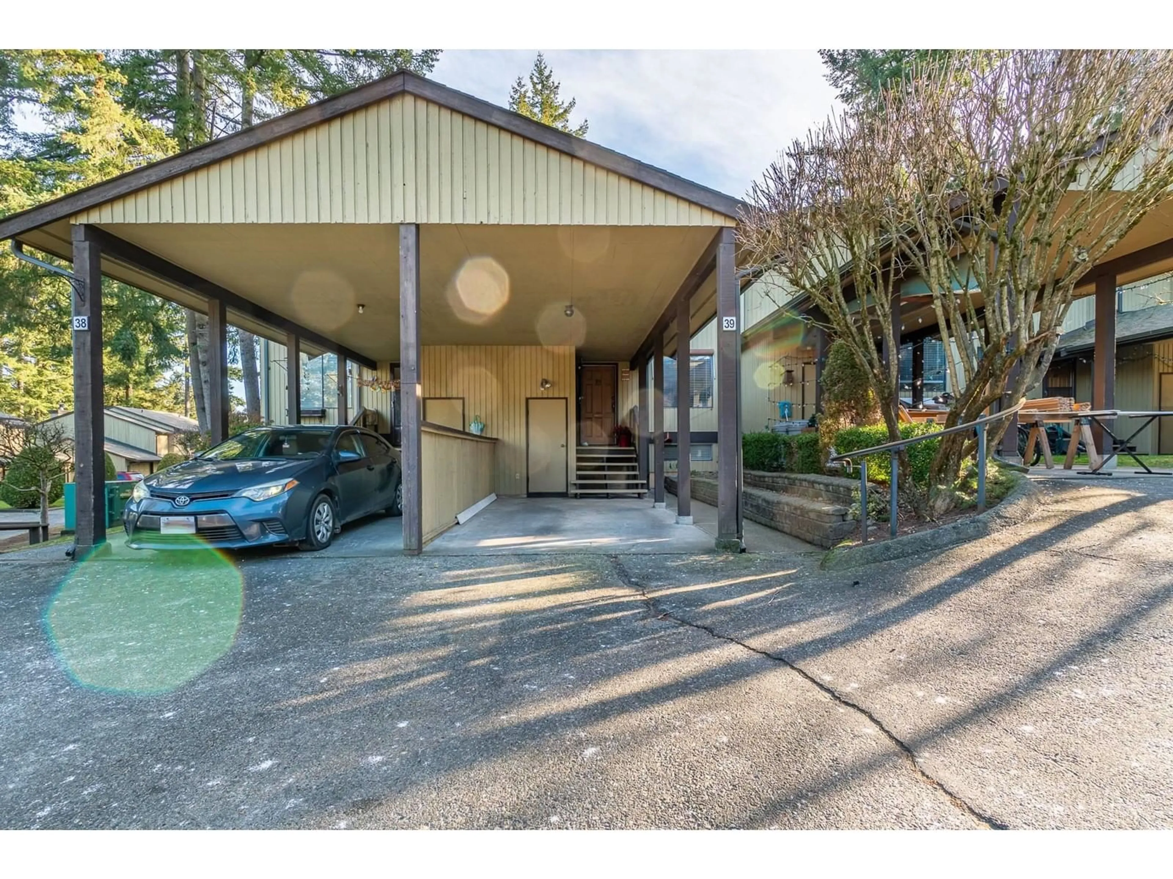 Indoor foyer for 39 2998 MOUAT DRIVE, Abbotsford British Columbia V2T4E6