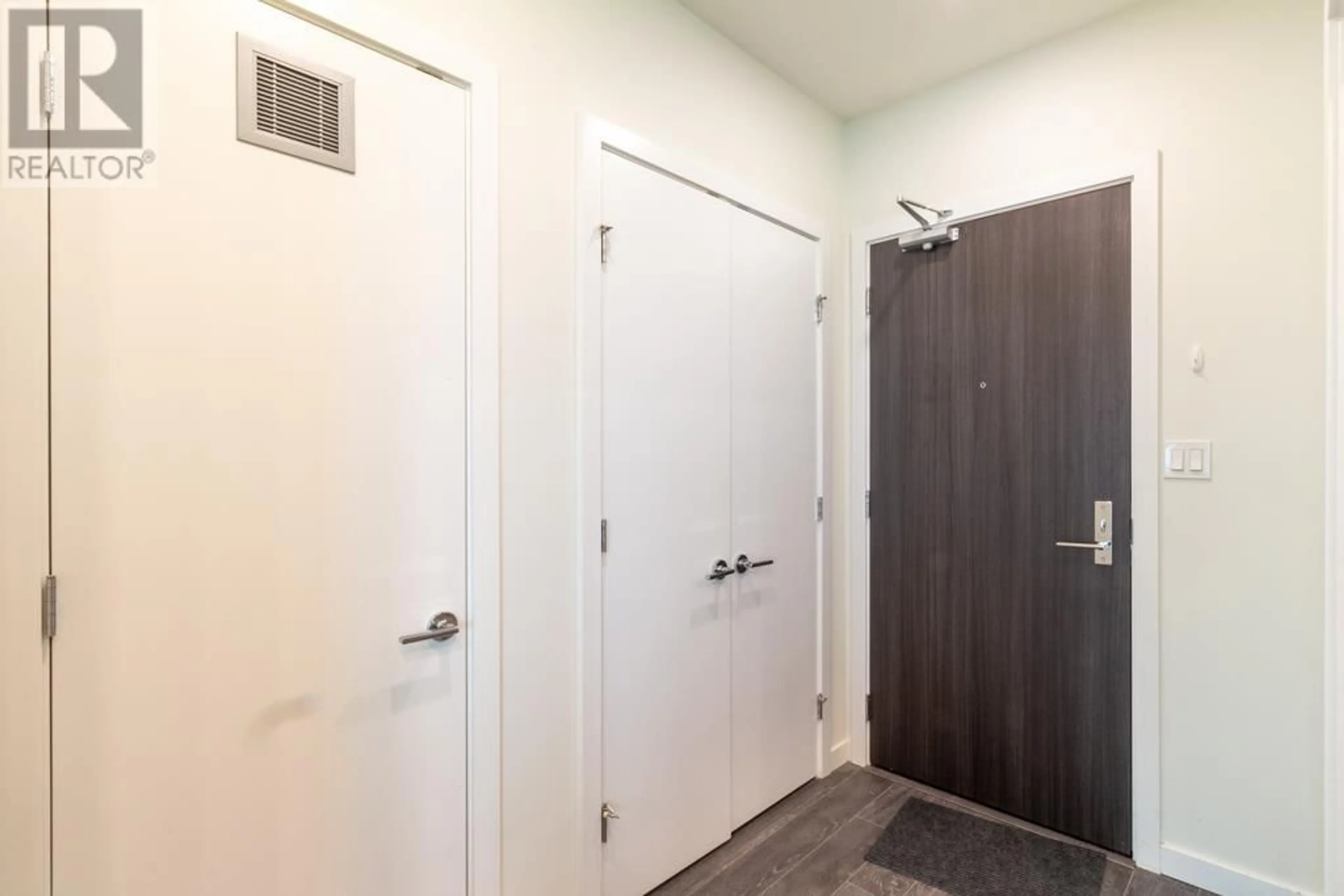 Indoor entryway for 2202 5311 GORING STREET, Burnaby British Columbia V5B0B5