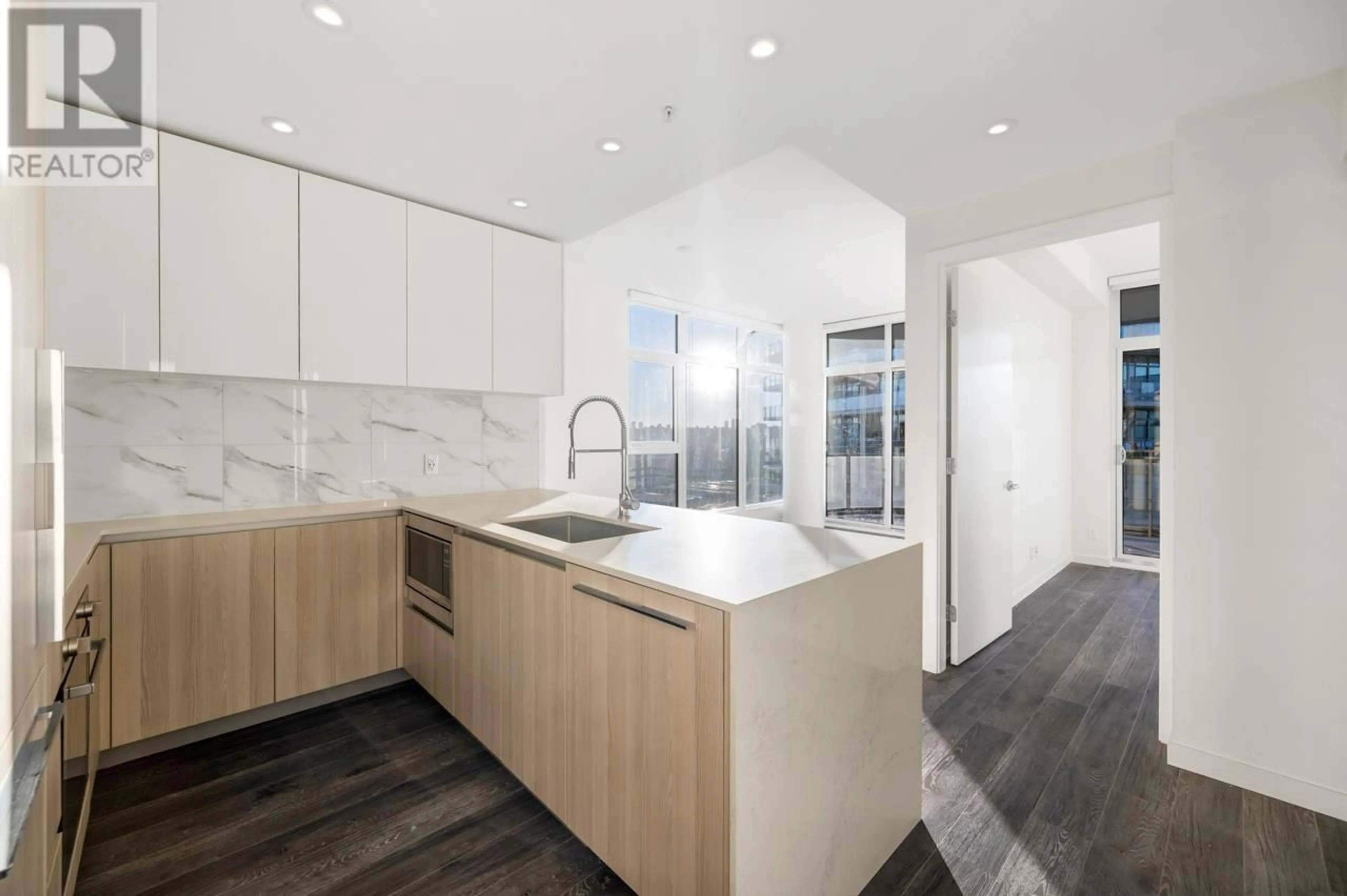 Open concept kitchen, ceramic/tile floor for 1807 - 5333 GORING STREET, Burnaby British Columbia V5B0B6