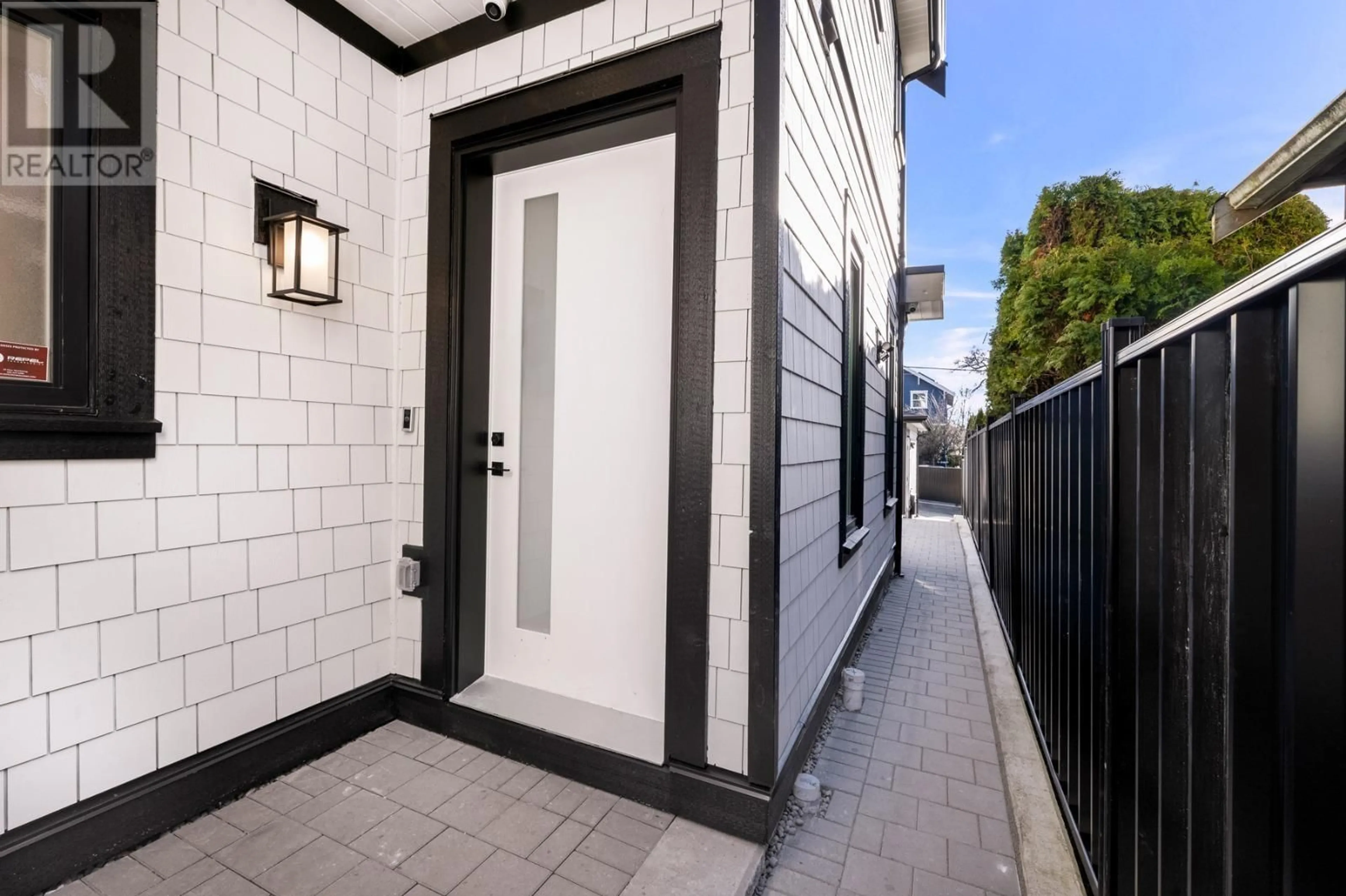 Unknown for 2334 5TH AVENUE, Vancouver British Columbia V5N1N1