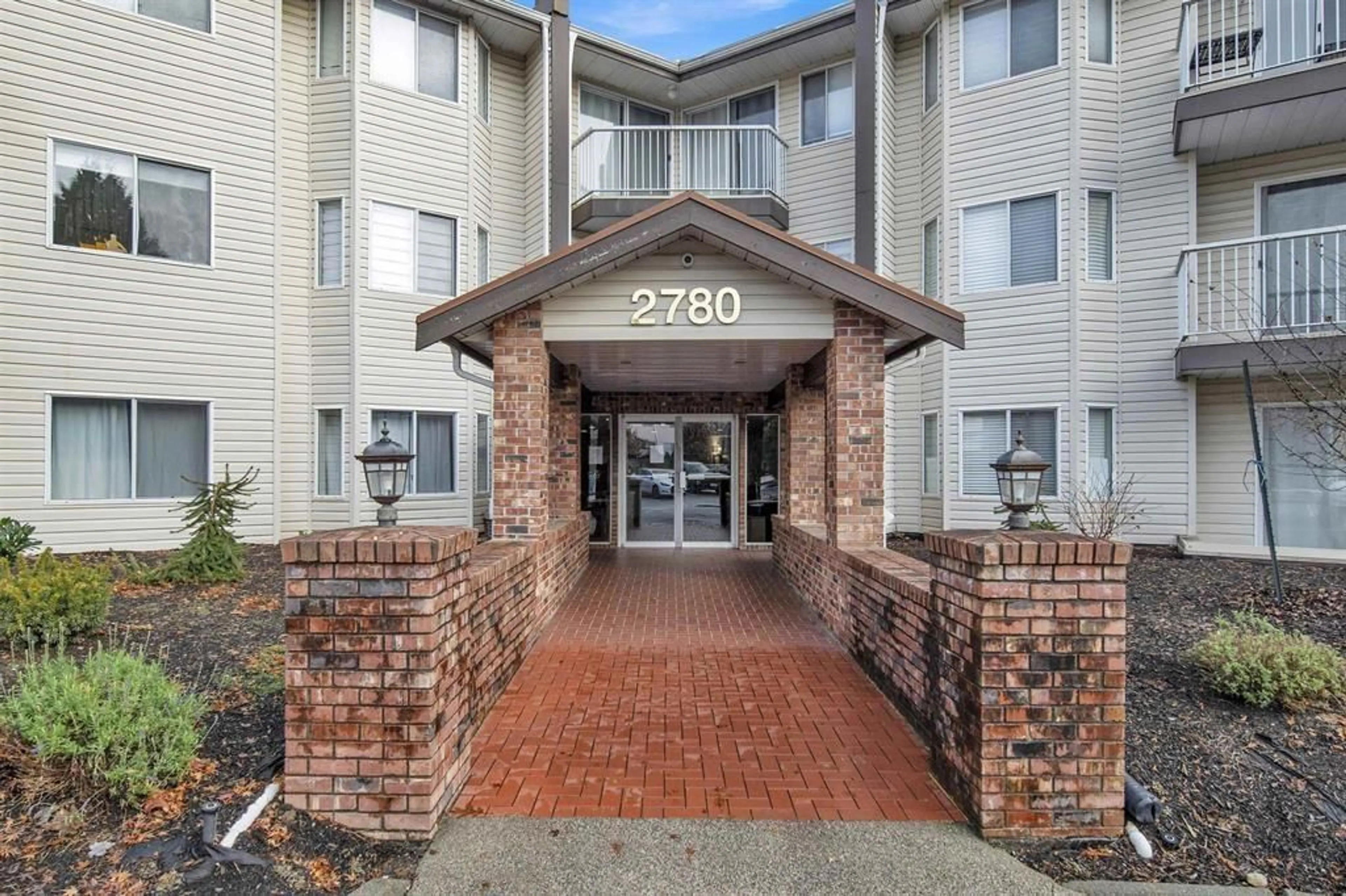 Indoor foyer for 103 2780 WARE STREET, Abbotsford British Columbia V3T0S3