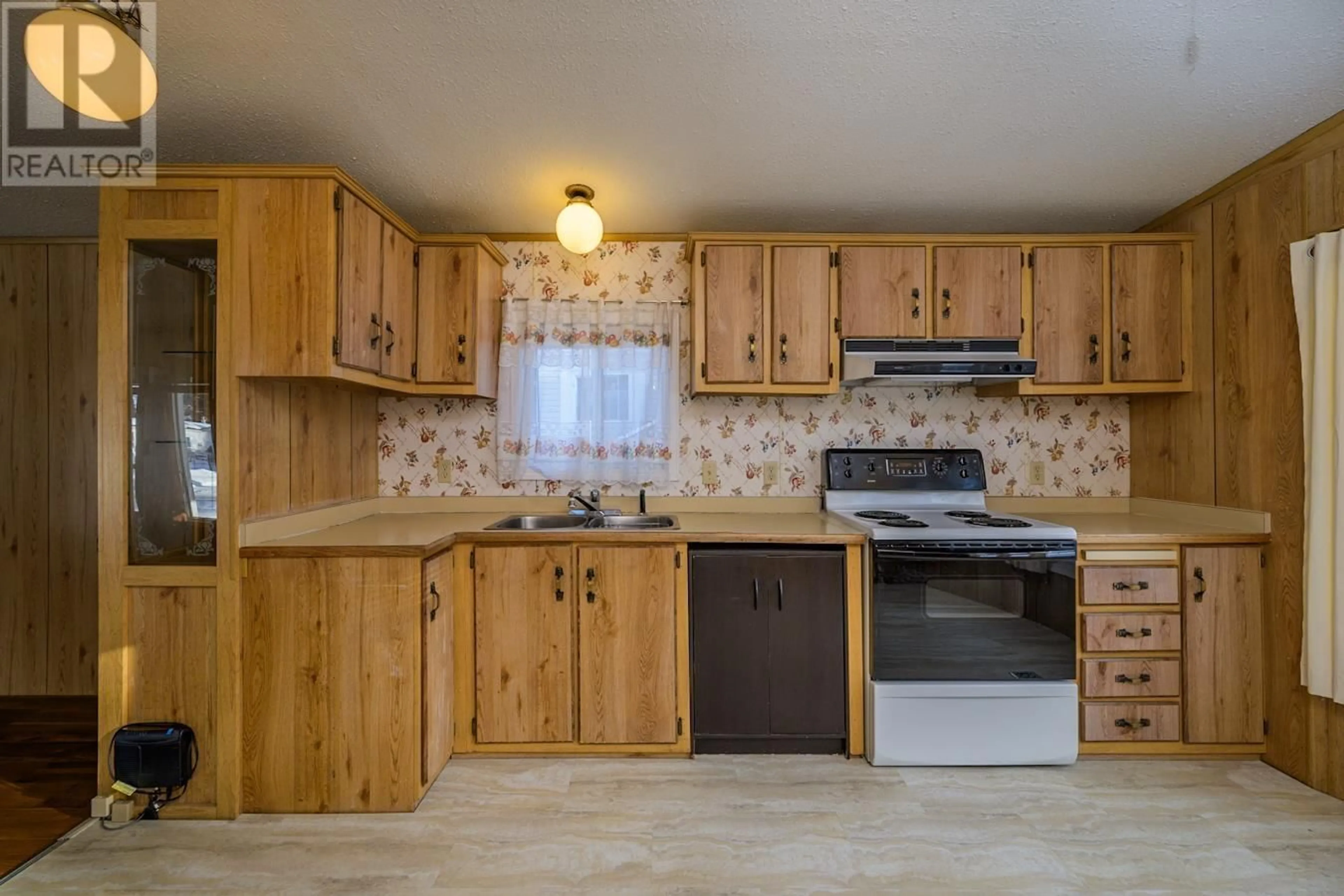 Standard kitchen, unknown for 102 1000 INVERNESS ROAD, Prince George British Columbia V2K4V2