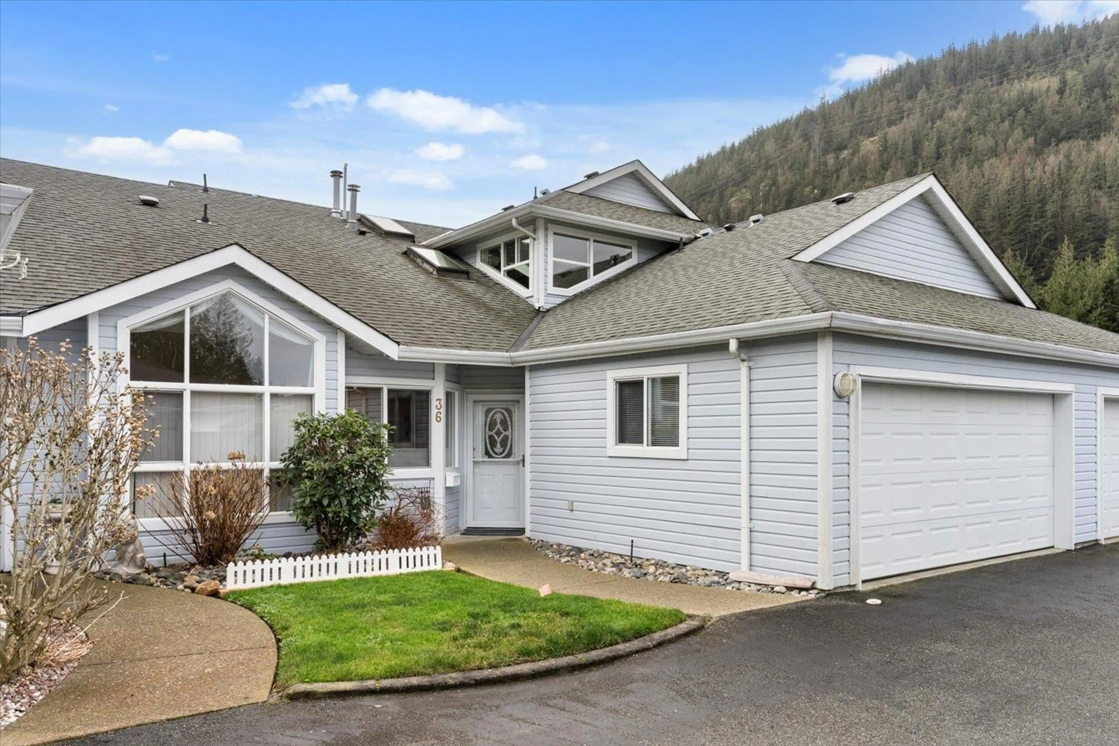 Home with vinyl exterior material, mountain view for 36 730 MCCOMBS DRIVE|Harrison Hot Spring, Harrison Hot Springs British Columbia V0M1K0