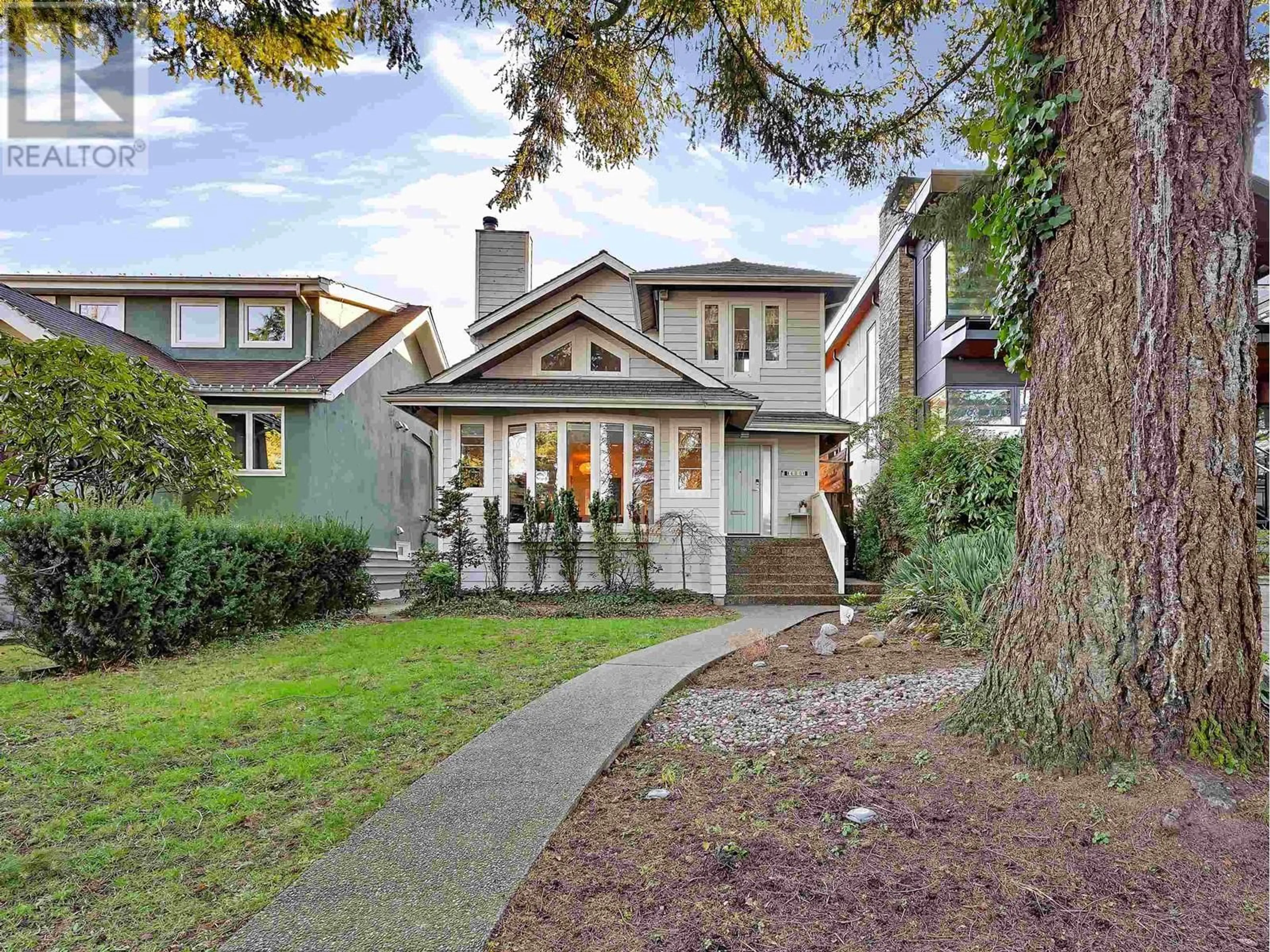 Home with brick exterior material, street for 420 W 17TH AVENUE, Vancouver British Columbia V5Y2A2